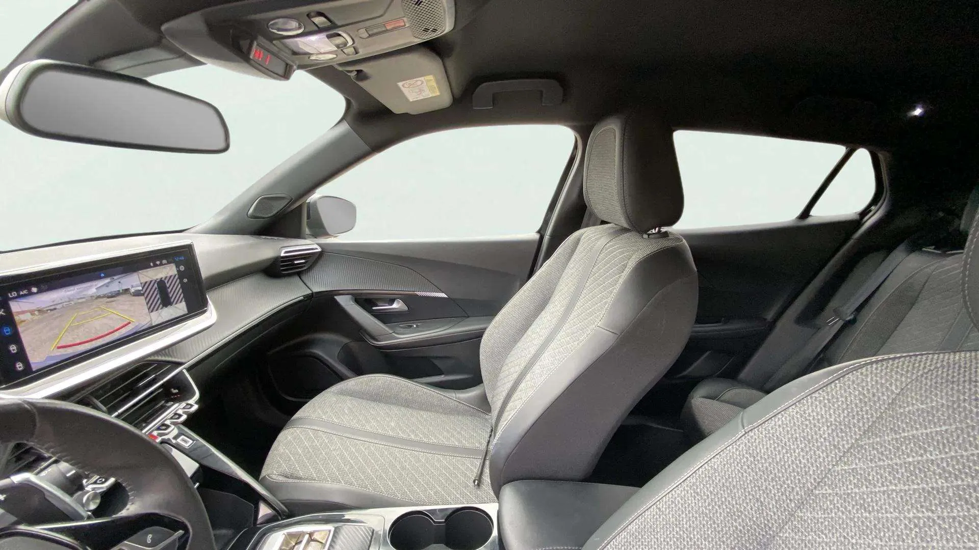 Peugeot 2008 Allure PureTech 130 EAT8 - foto 11
