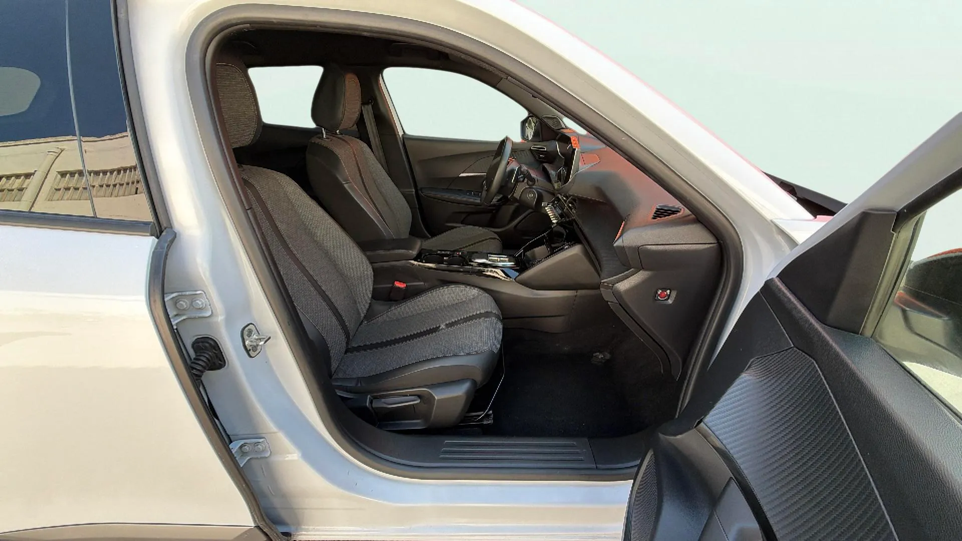 Peugeot 2008 Allure PureTech 130 EAT8 - foto 14
