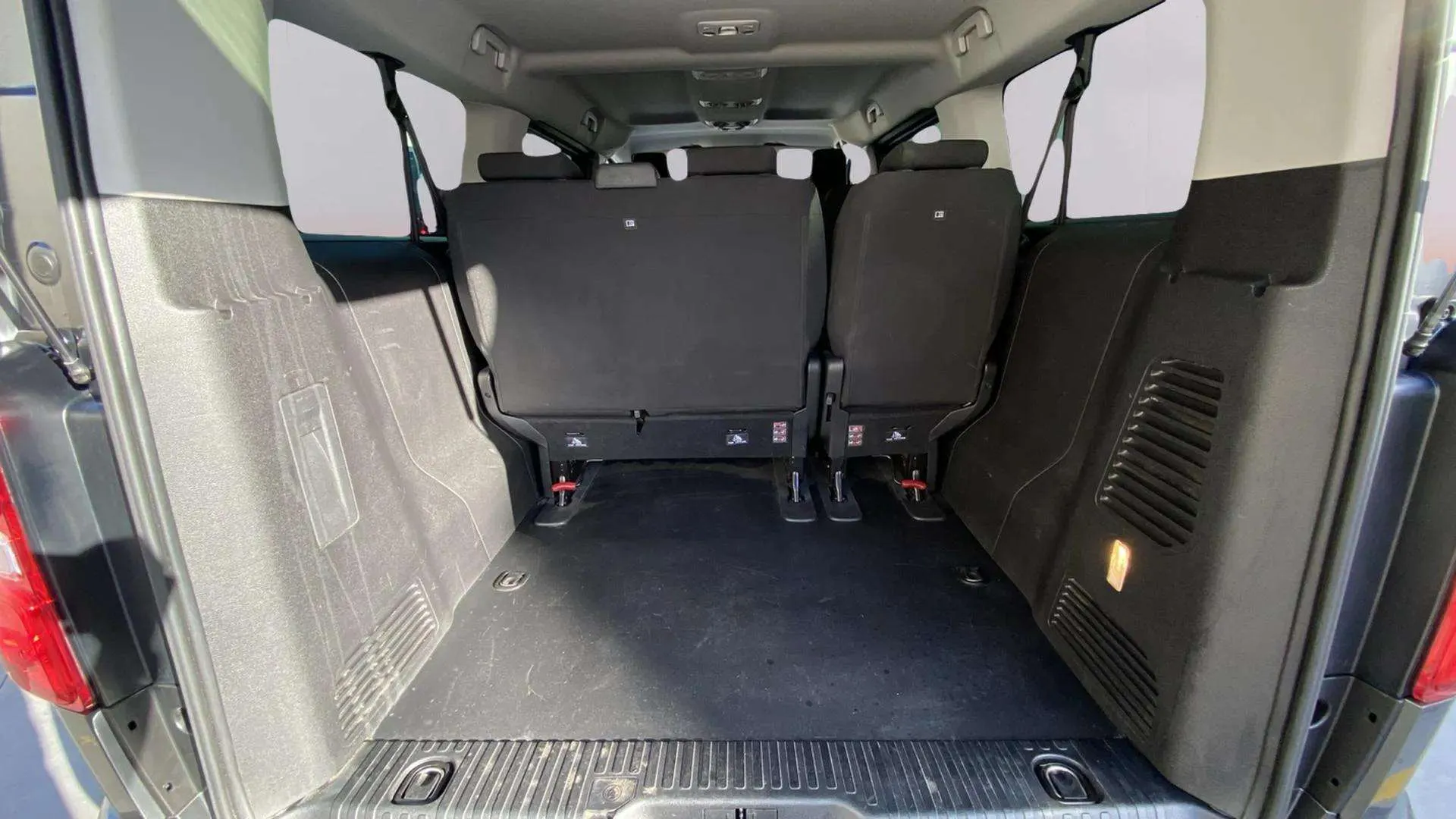 Peugeot Traveller Business Long BlueHDi 180 EAT8 - foto 16