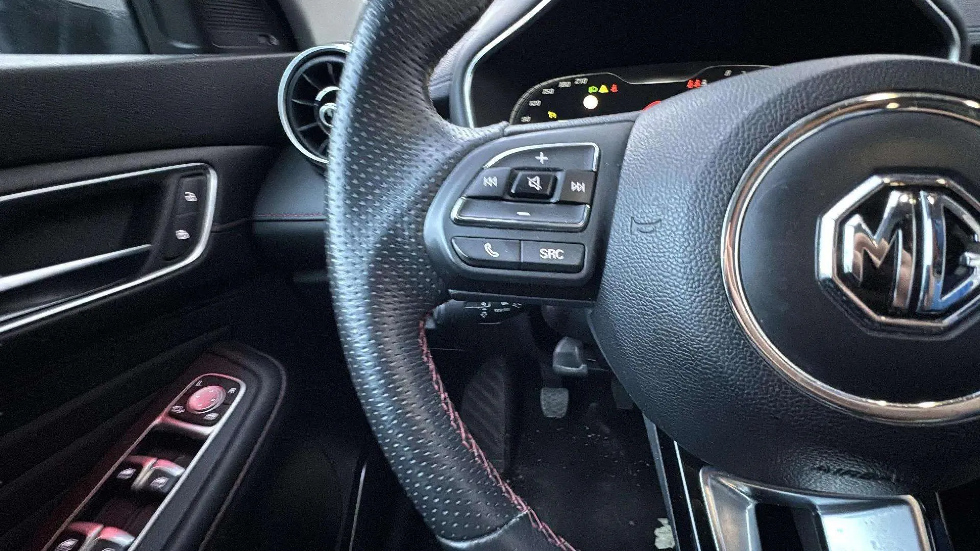 MG HS 1.5 Turbo GDI Luxury - foto 16