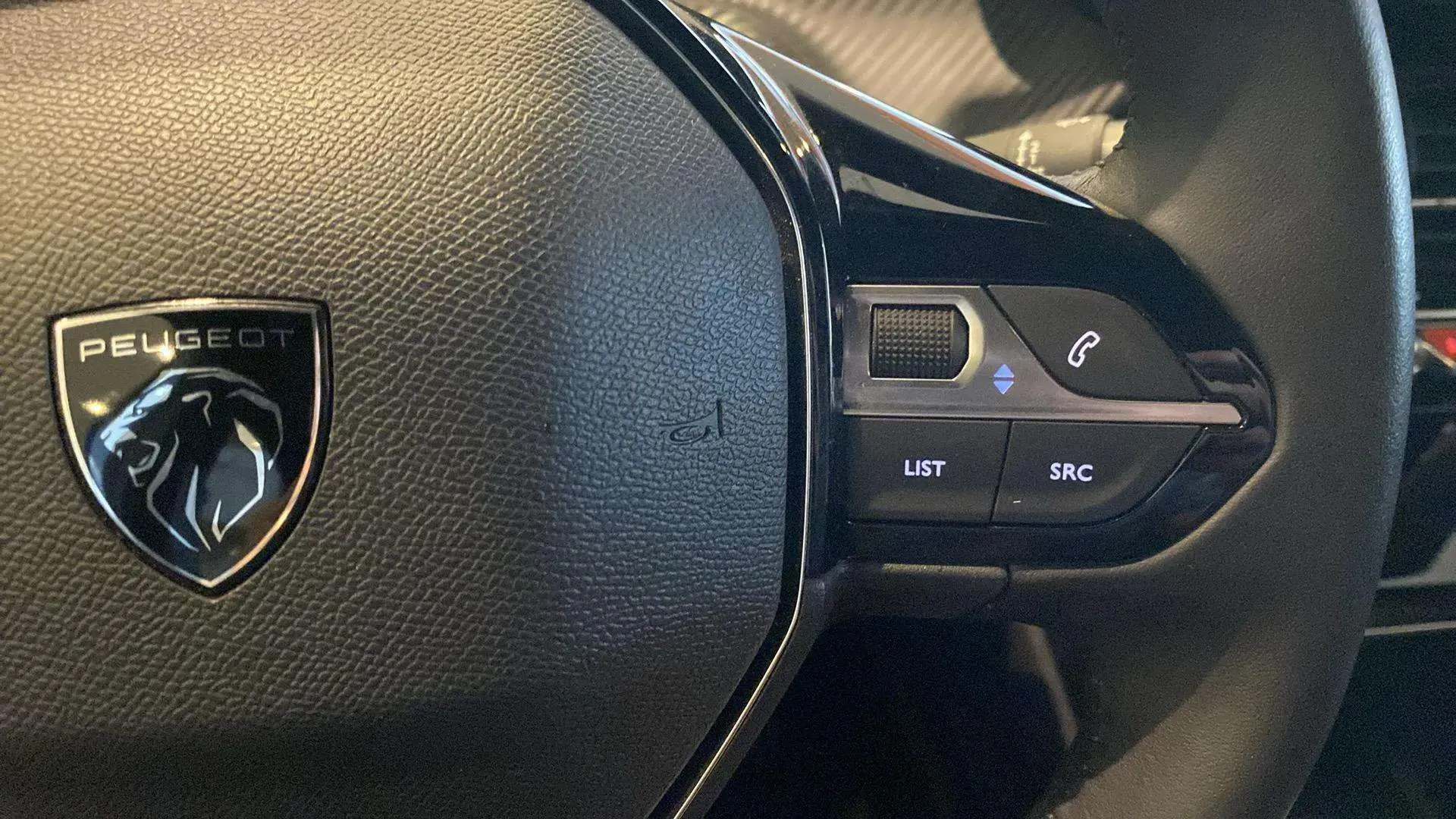 Peugeot 2008 Allure Pack PureTech 100 - foto 35