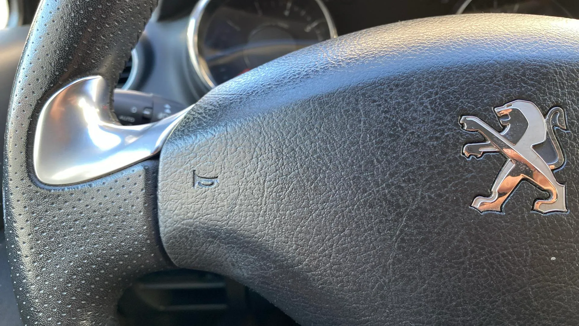 Peugeot 3008 Allure 1.2 PureTech 130 - foto 11