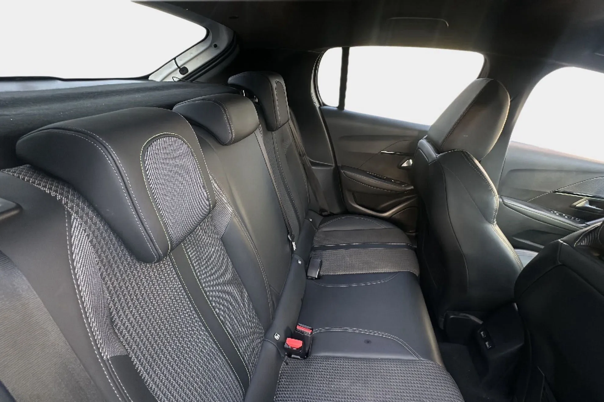 Peugeot 208 PureTech GT Line - foto 11