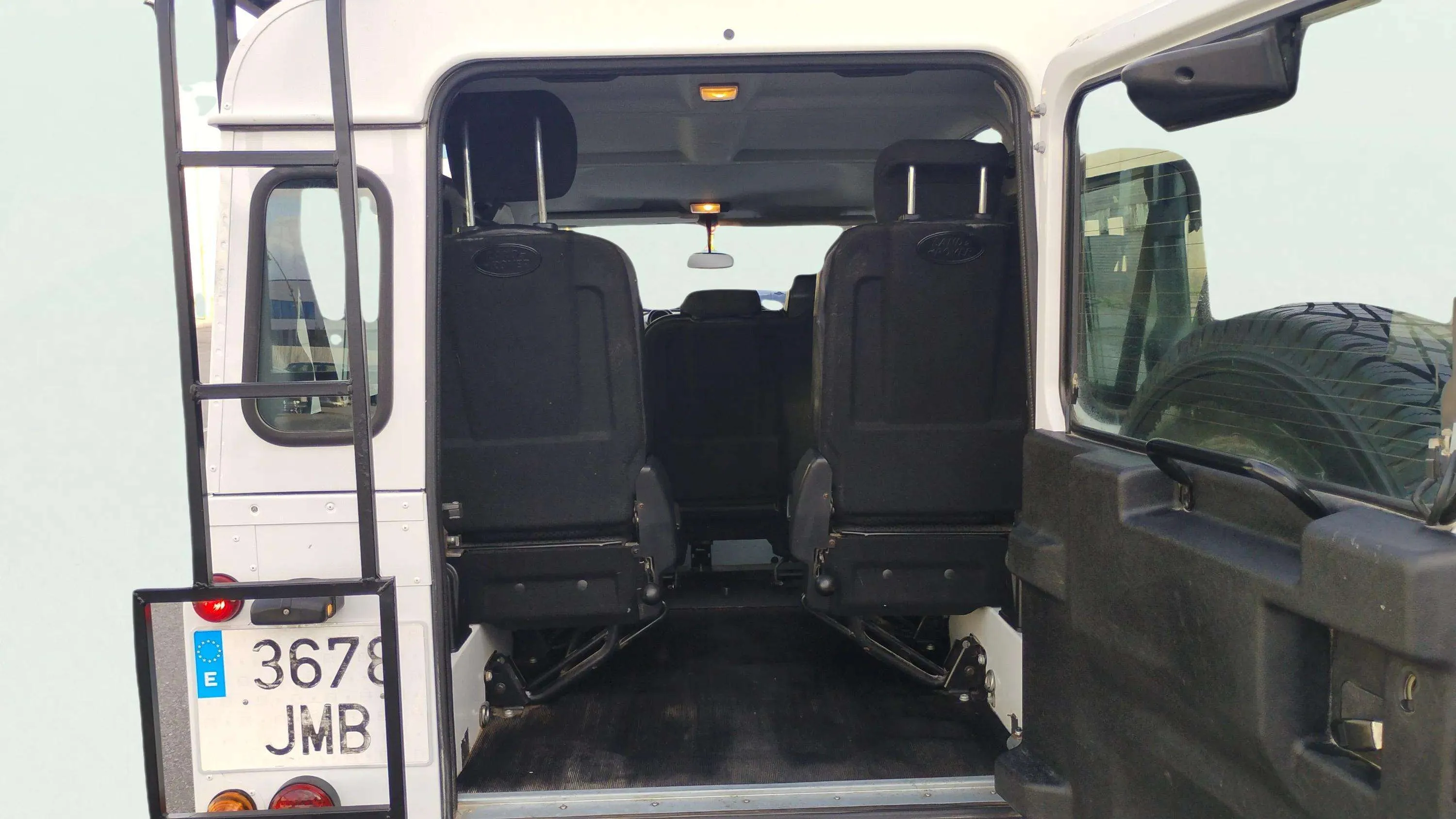 Land Rover Defender 110 SW E - foto 18
