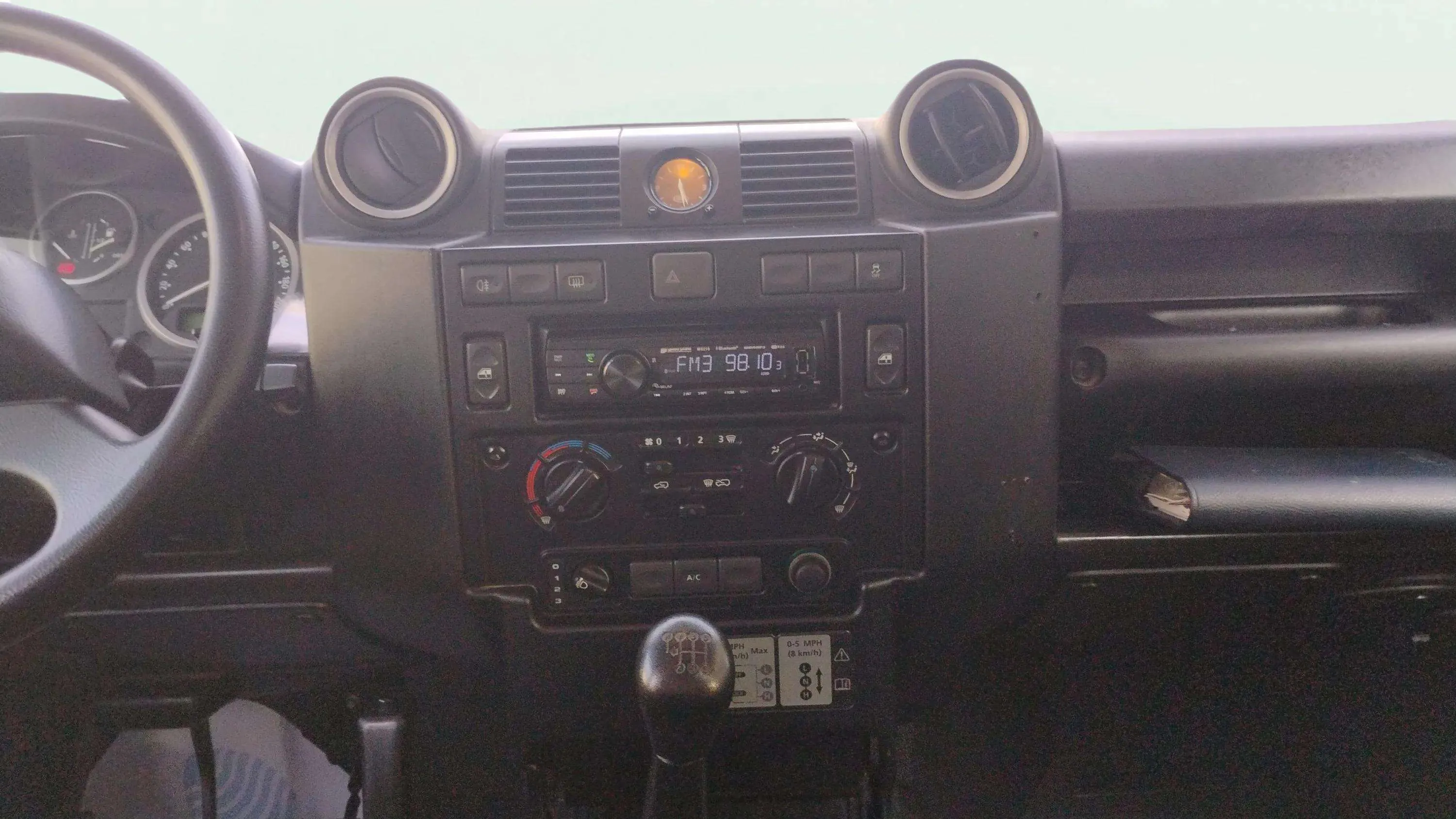 Land Rover Defender 110 SW E - foto 10