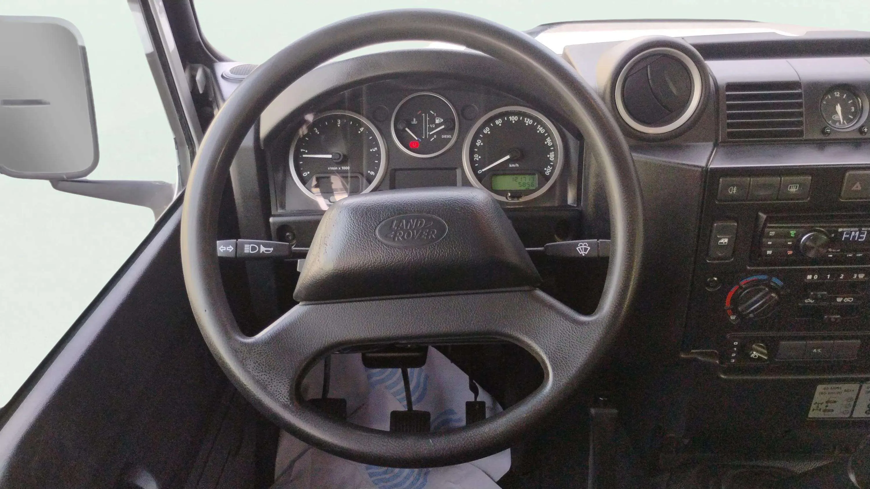 Land Rover Defender 110 SW E - foto 13