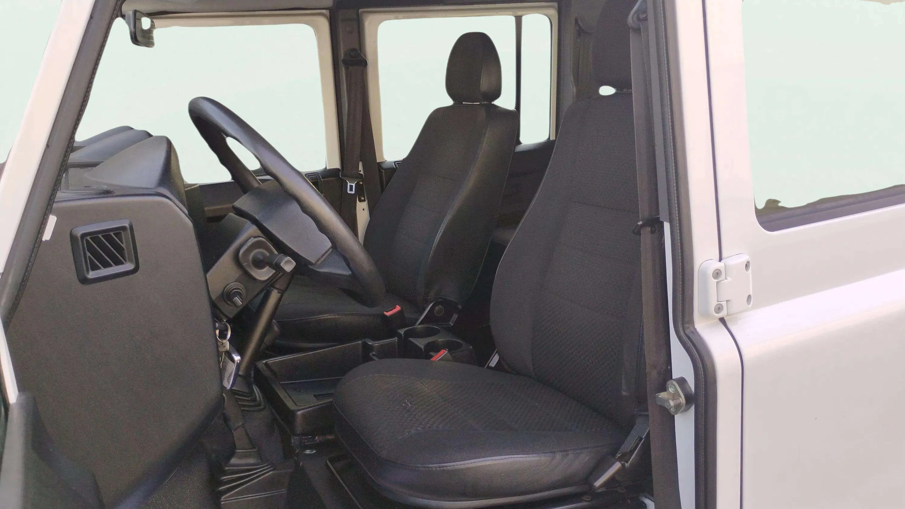 Land Rover Defender 110 SW E - foto 16