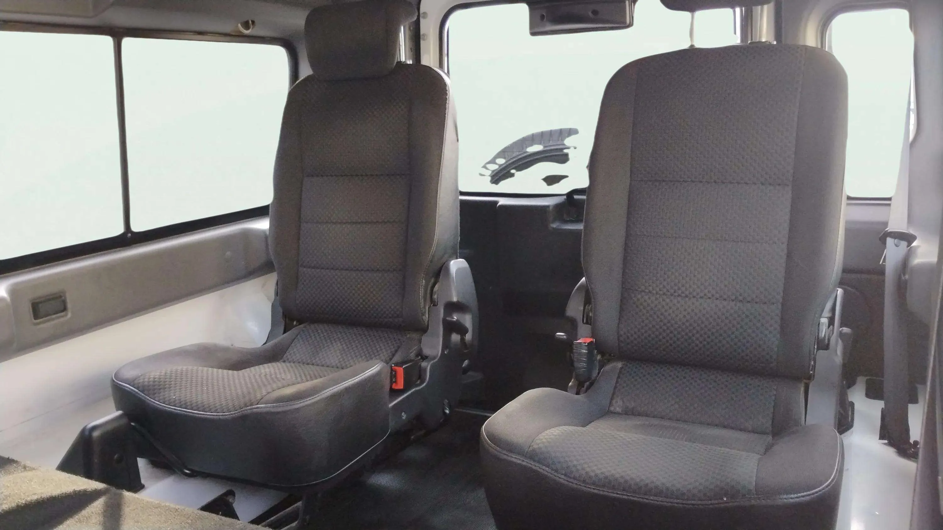 Land Rover Defender 110 SW E - foto 17