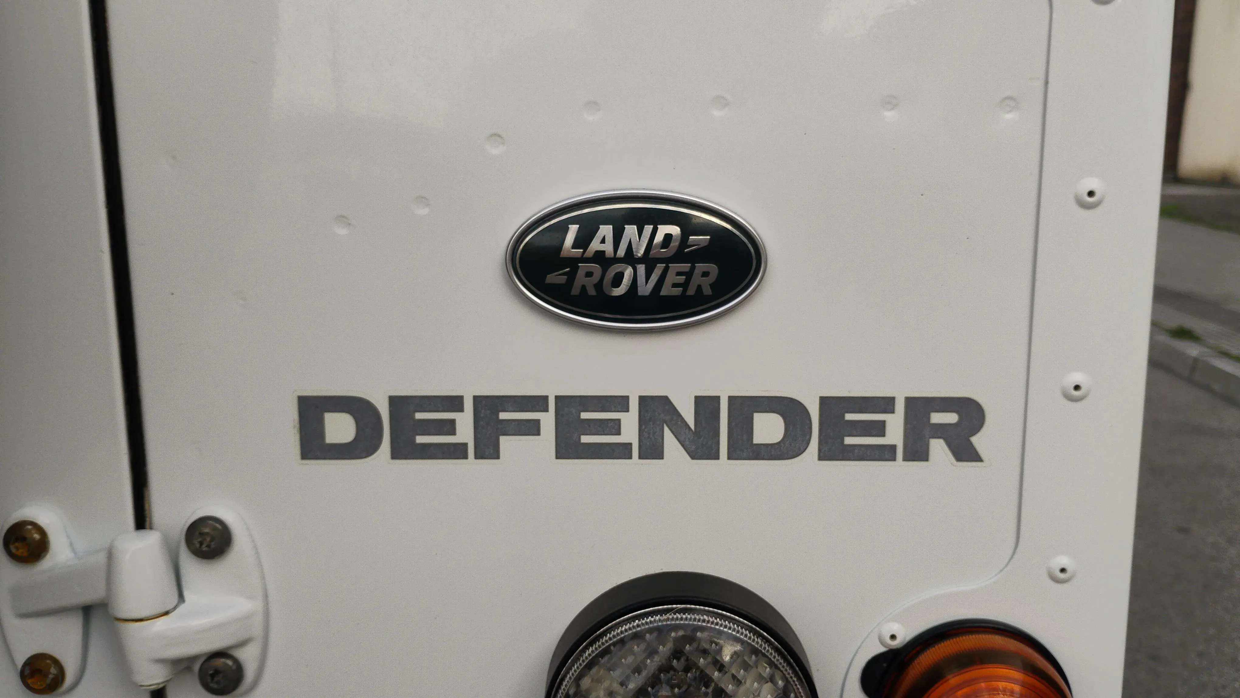 Land Rover Defender 110 SW E - foto 22