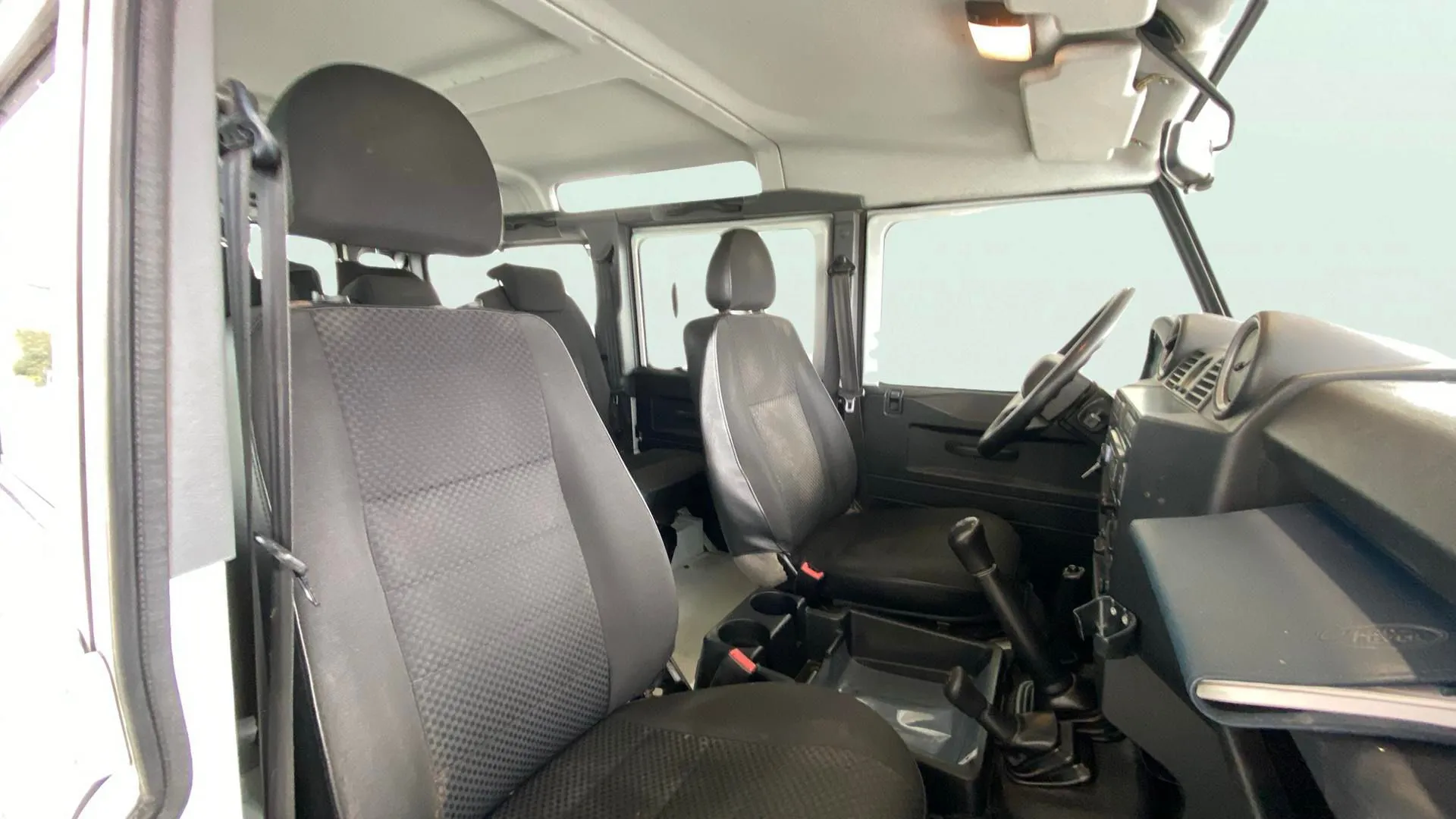 Land Rover Defender 110 SW E - foto 12
