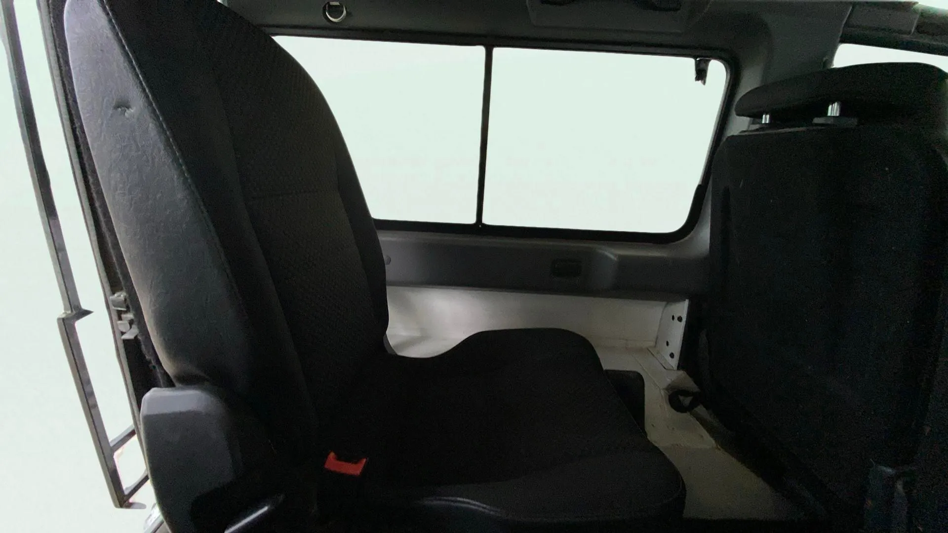 Land Rover Defender 110 SW E - foto 16