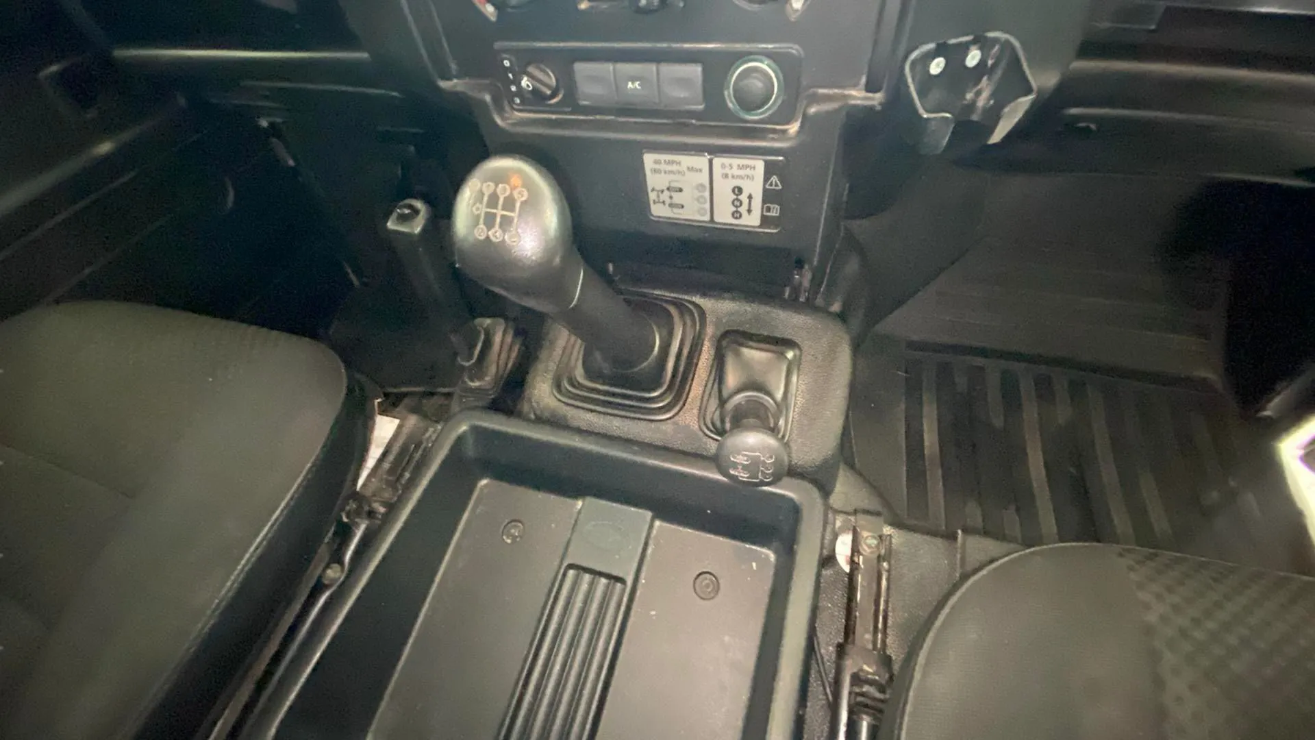 Land Rover Defender 110 SW E - foto 10