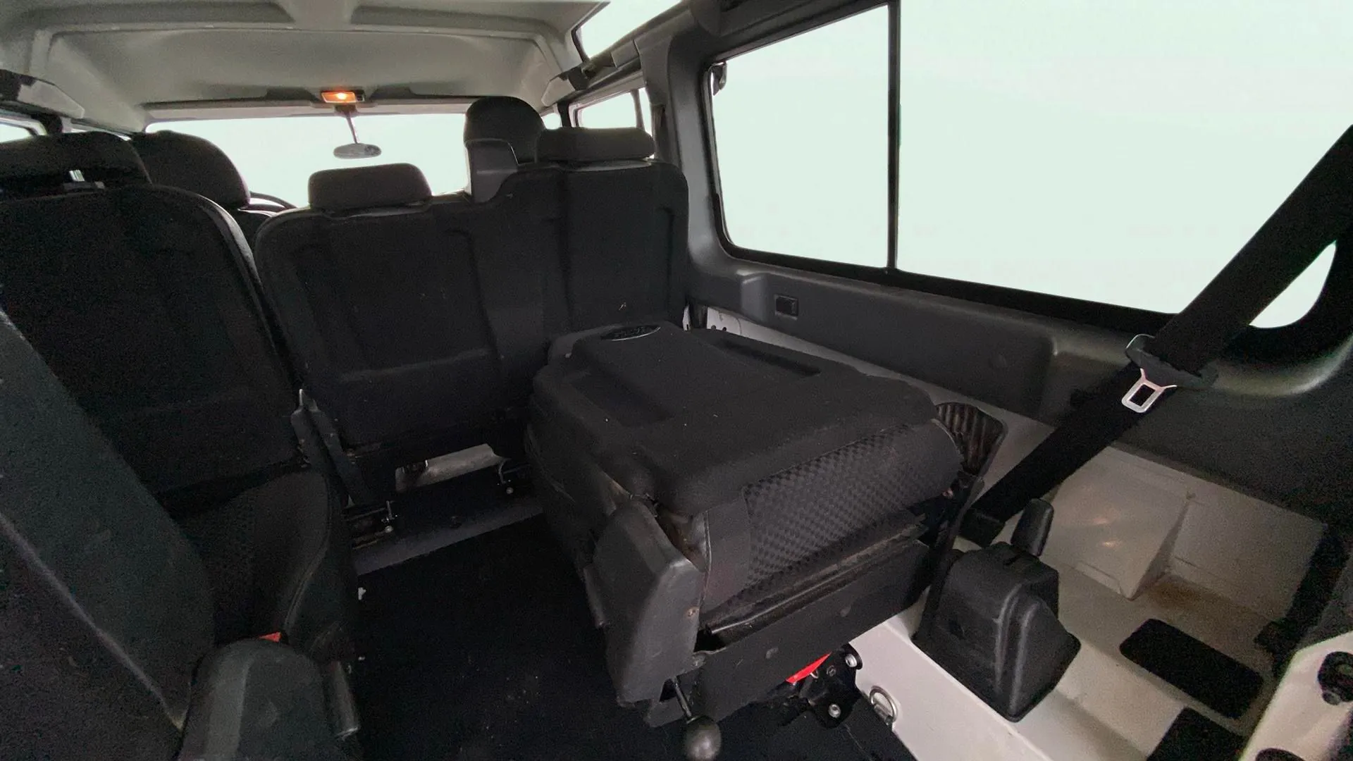 Land Rover Defender 110 SW E - foto 17