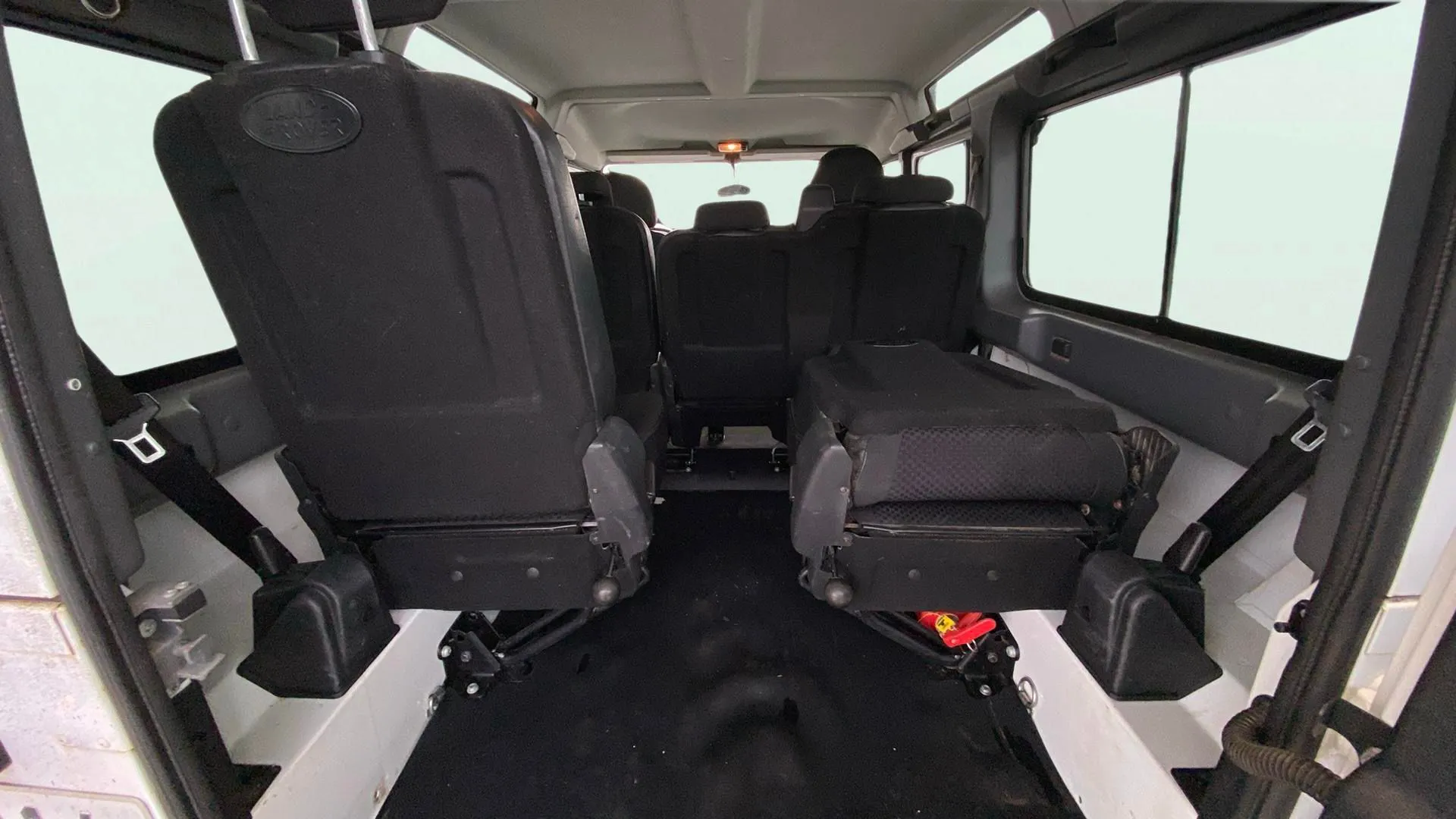 Land Rover Defender 110 SW E - foto 18