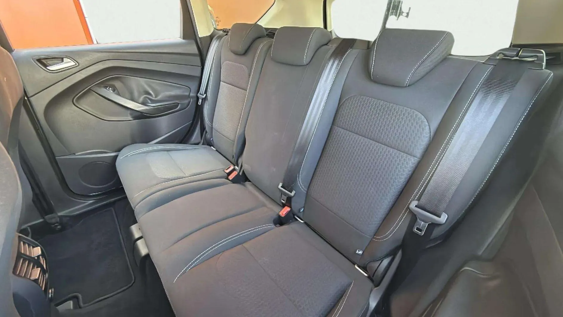 Ford Kuga 1.5 EcoBoost A-S-S 4x2 Trend+ - foto 29