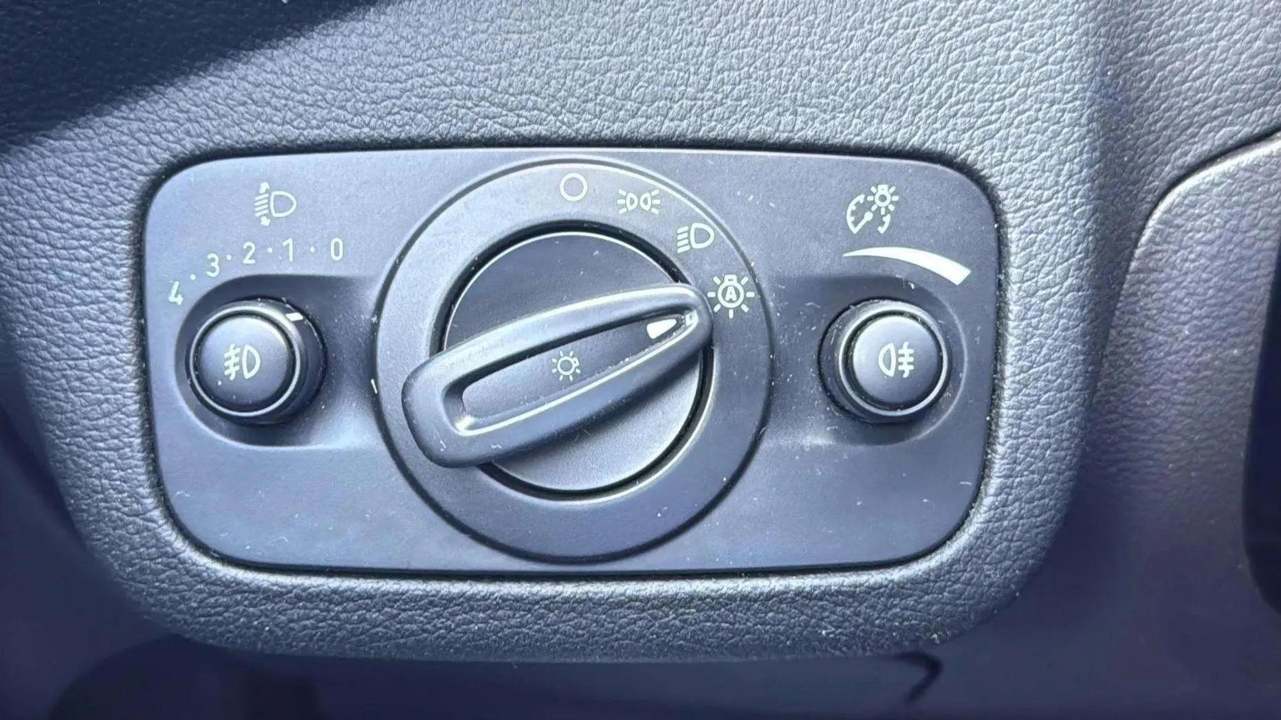 Ford Kuga 1.5 EcoBoost A-S-S 4x2 Trend+ - foto 16