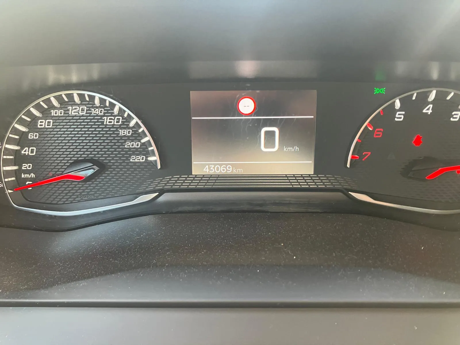 Peugeot 2008 Active PureTech 100 BVM6 - foto 10