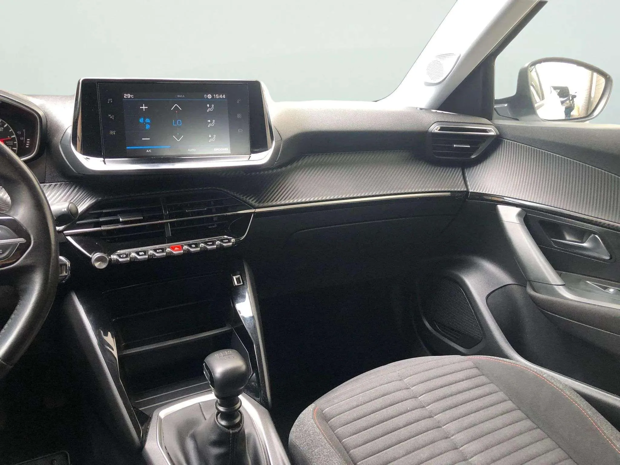 Peugeot 2008 Active PureTech 100 BVM6 - foto 6