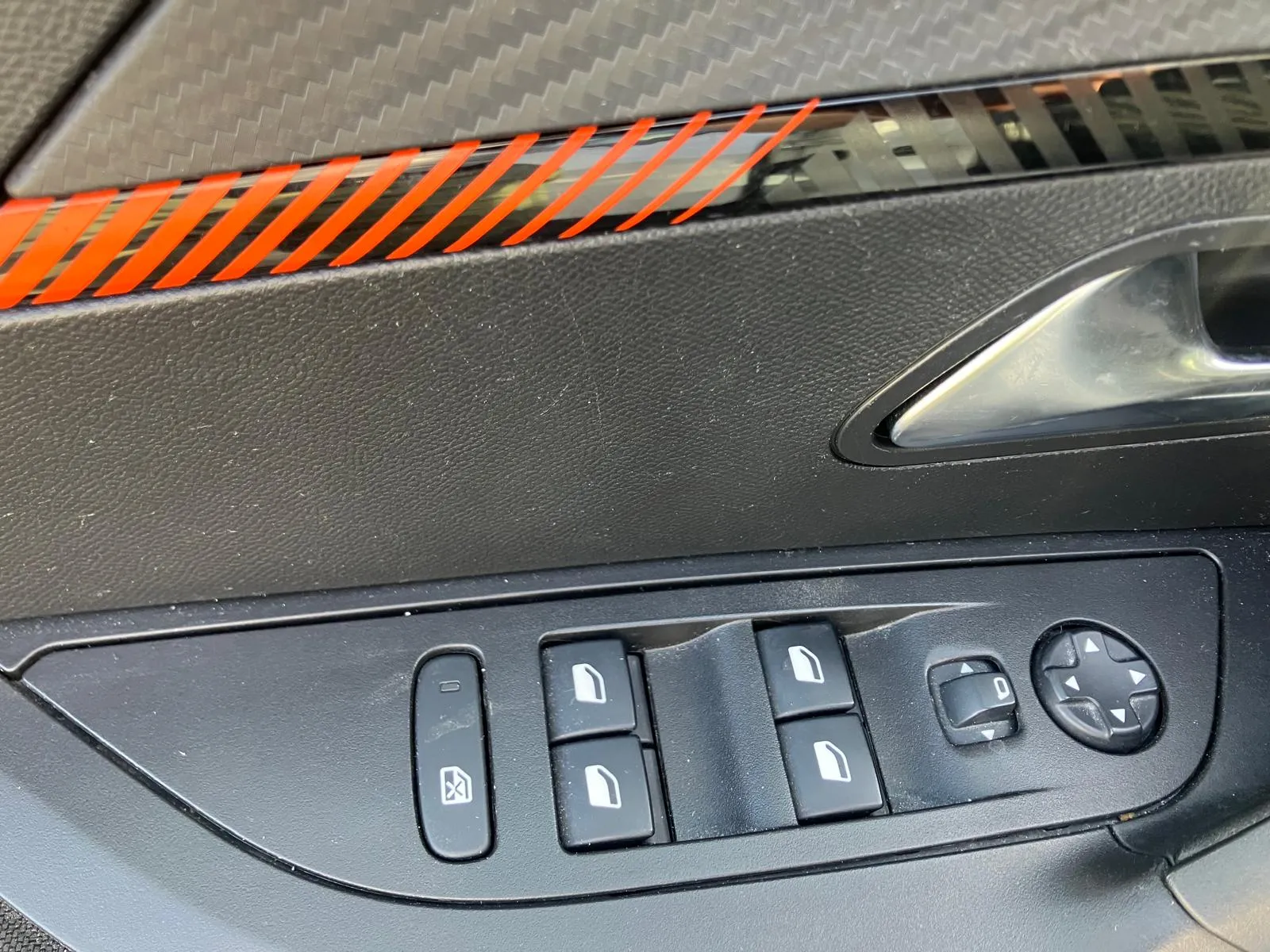 Peugeot 2008 Active PureTech 100 BVM6 - foto 15