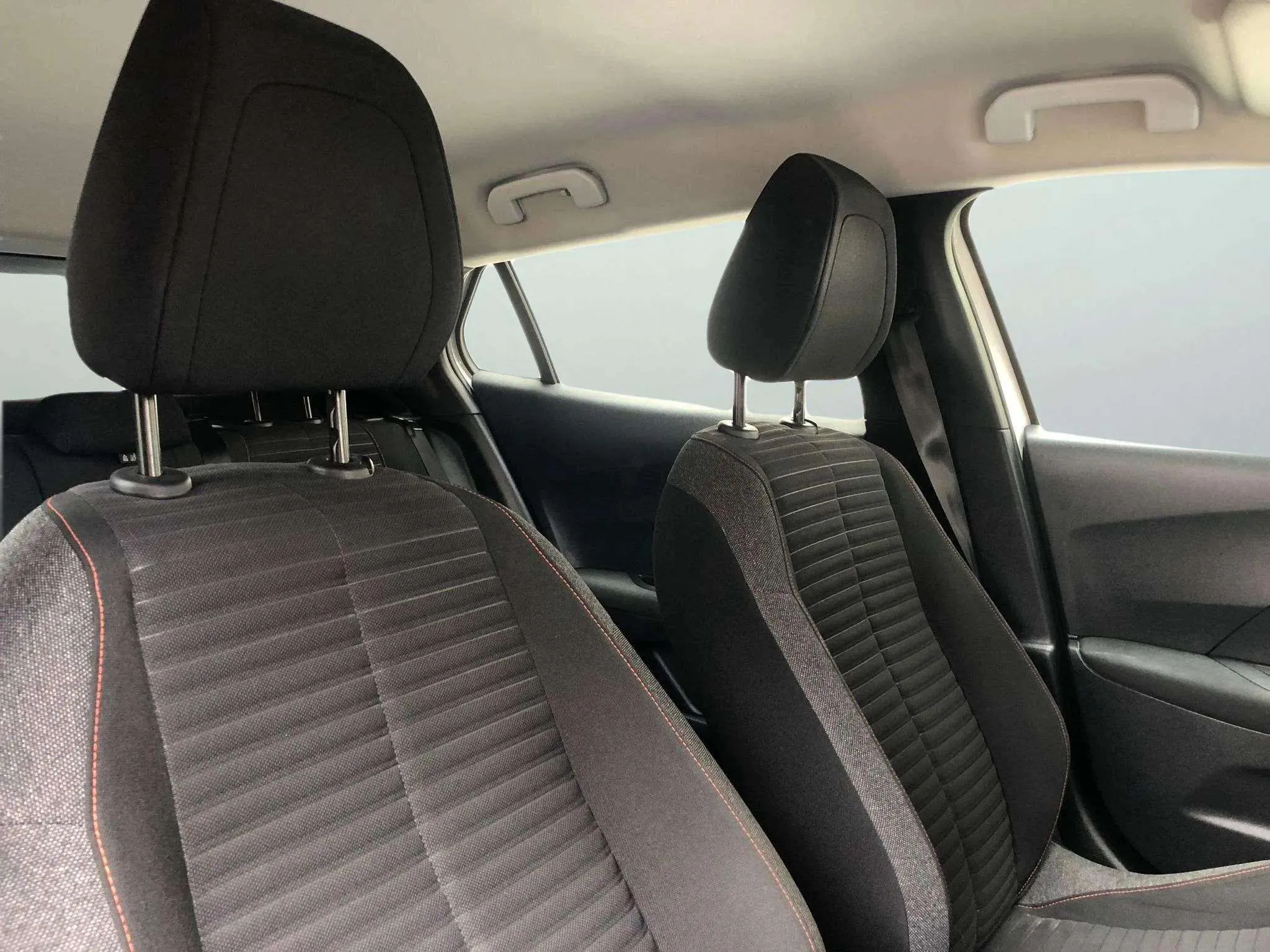 Peugeot 2008 Active PureTech 100 BVM6 - foto 12