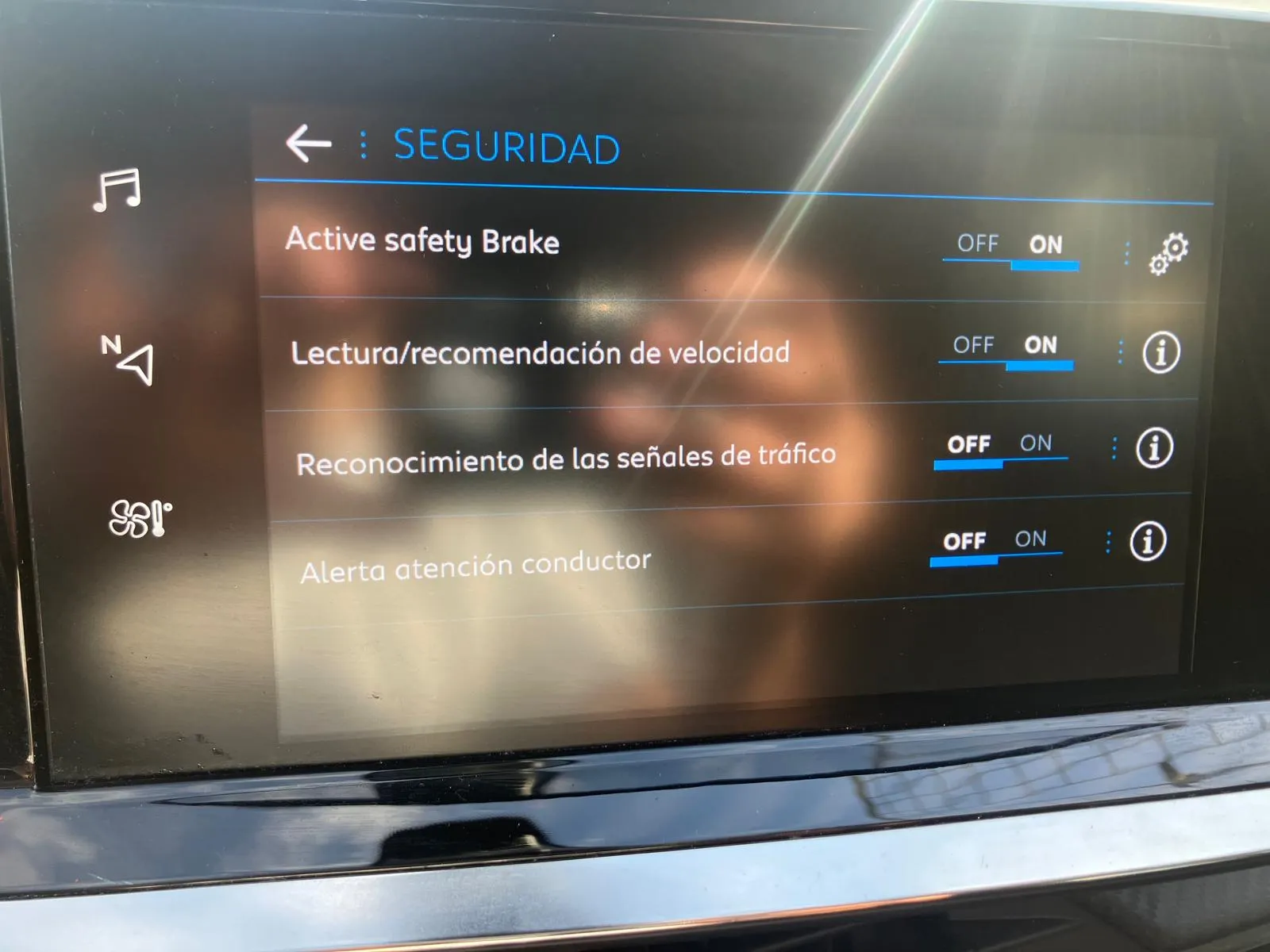 Peugeot 2008 Active PureTech 100 BVM6 - foto 17