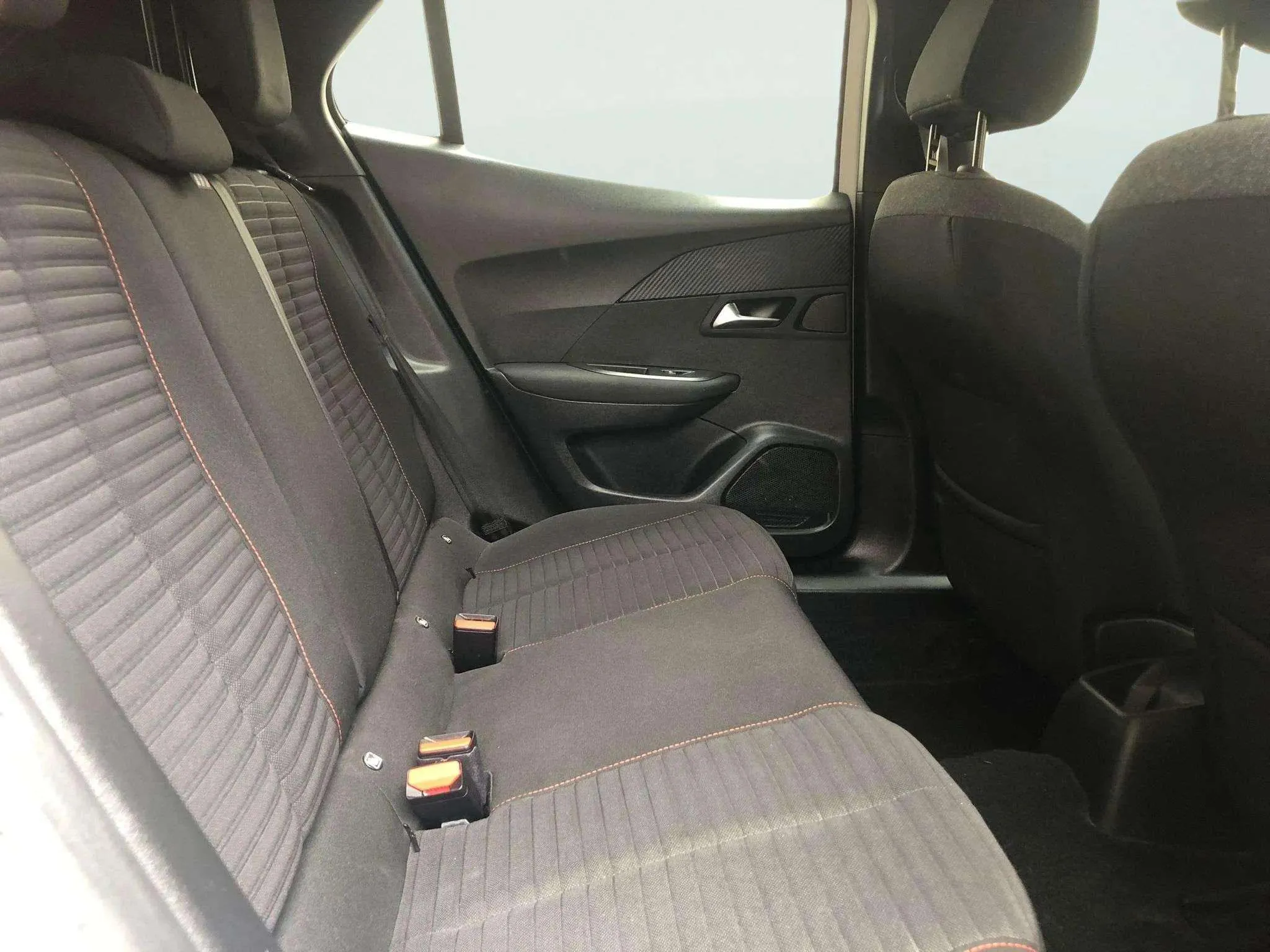 Peugeot 2008 Active PureTech 100 BVM6 - foto 13