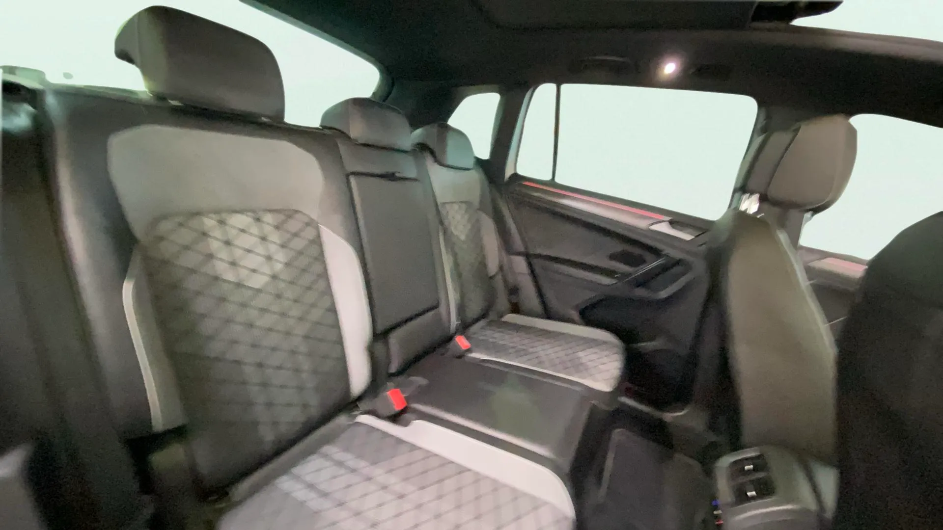 Volkswagen Tiguan R-Line 2.0 TDI DSG - foto 29