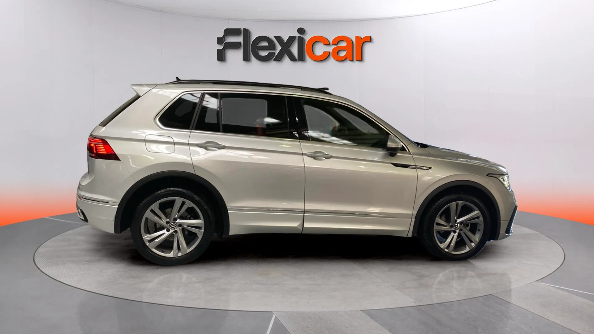 Volkswagen Tiguan R-Line 2.0 TDI DSG - foto 5