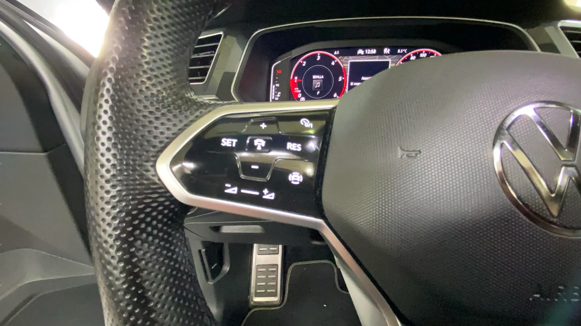 Volkswagen Tiguan R-Line 2.0 TDI DSG - foto 11