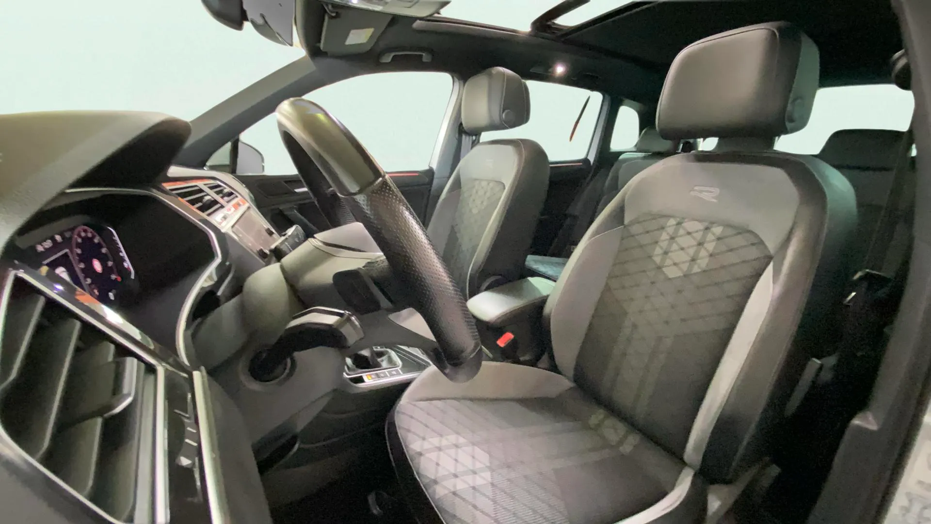 Volkswagen Tiguan R-Line 2.0 TDI DSG - foto 9