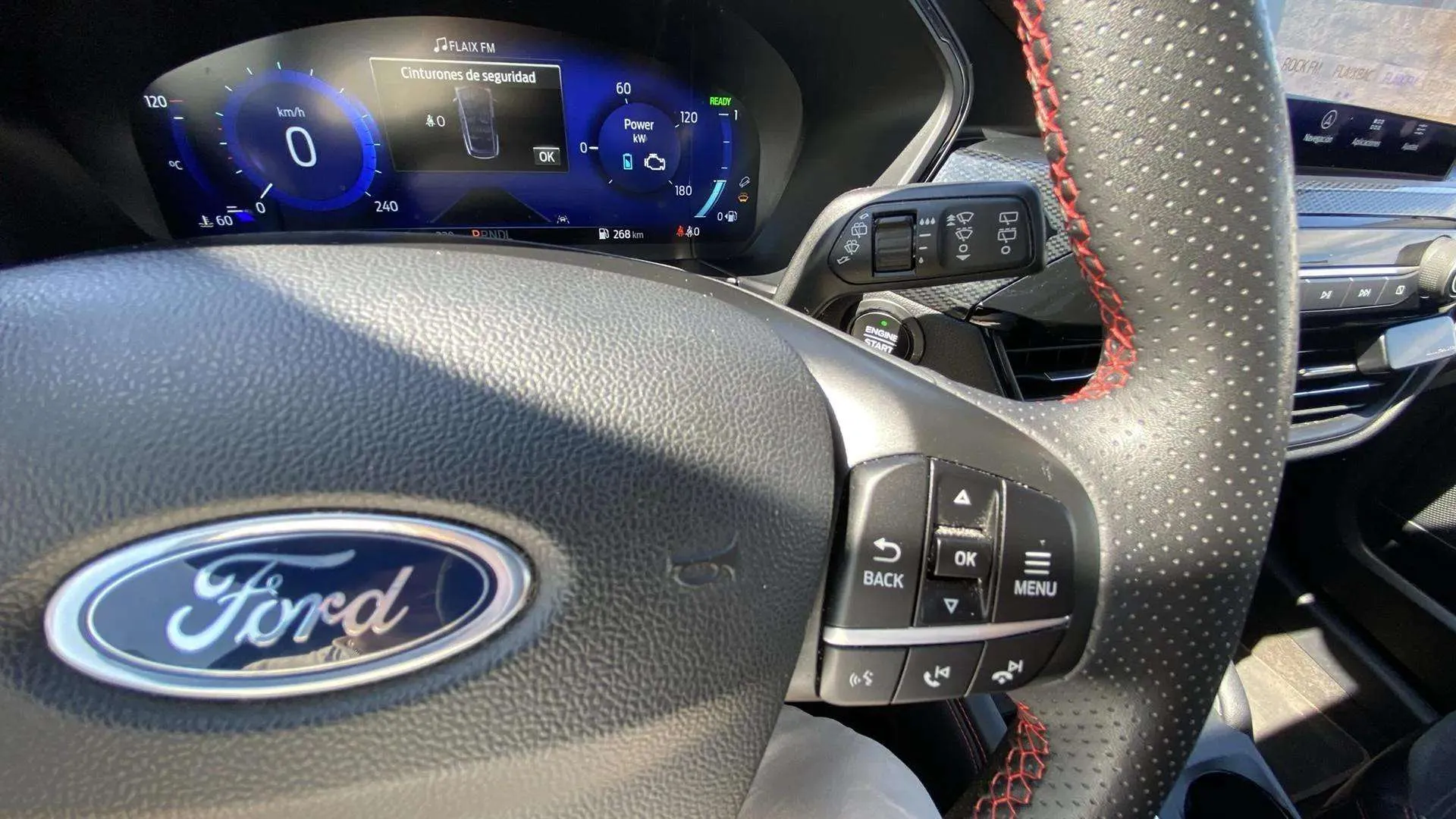 Ford Kuga ST-Line X 2.5 Duratec Fhev 4x4 Aut - foto 24