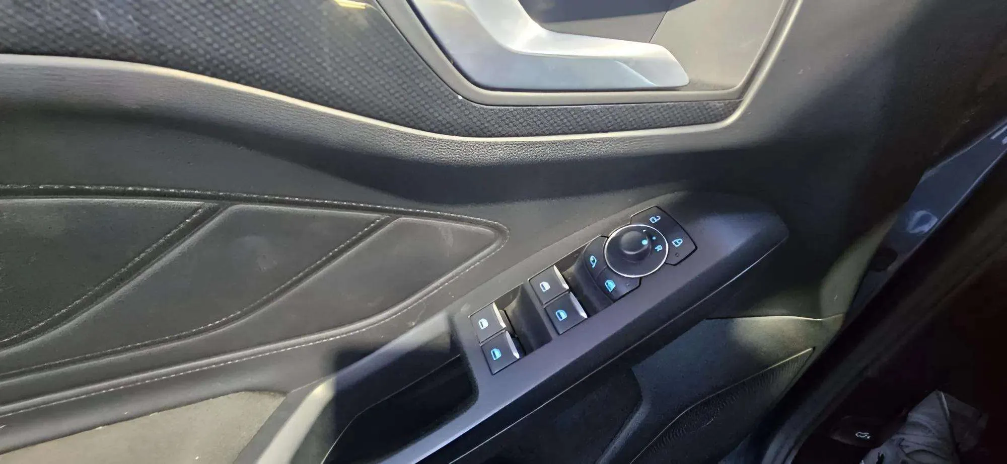 Ford Focus 1.0 EcoBoost MHEV ST-Line - foto 15
