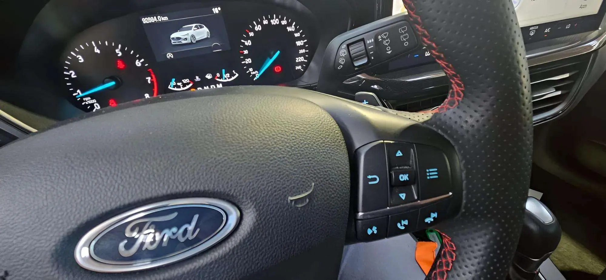 Ford Focus 1.0 EcoBoost MHEV ST-Line - foto 13