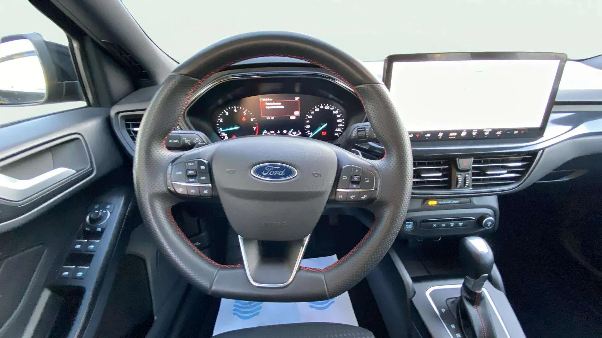 Ford Focus 1.0 EcoBoost MHEV ST-Line - foto 17