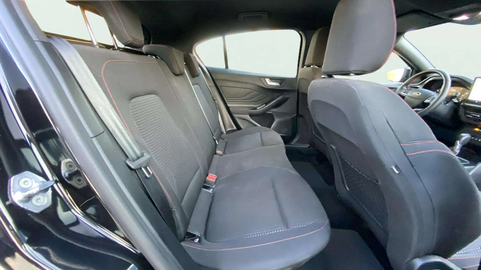 Ford Focus 1.0 EcoBoost MHEV ST-Line - foto 15