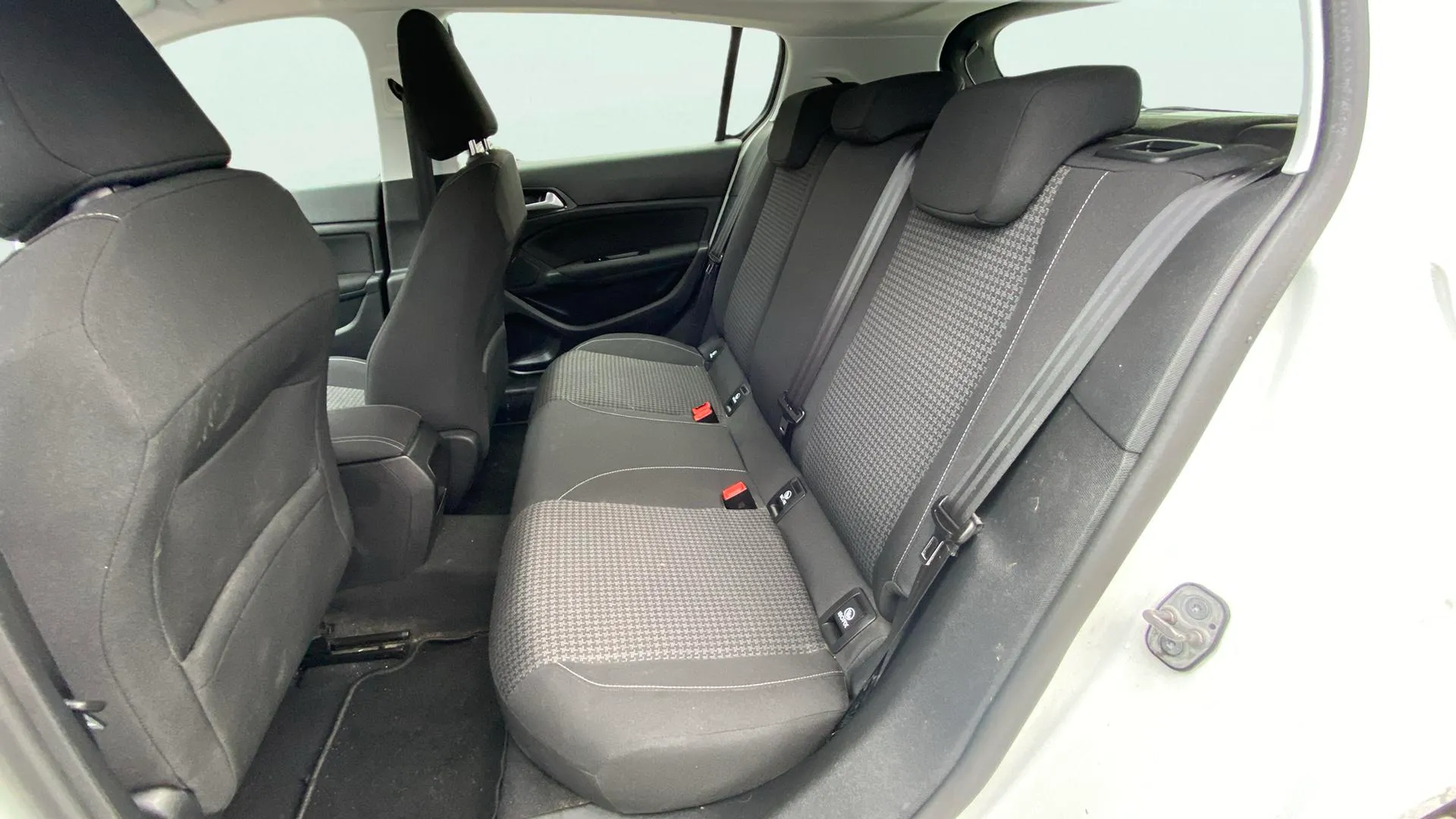 Peugeot 308 Allure Pack PureTech 130 - foto 9
