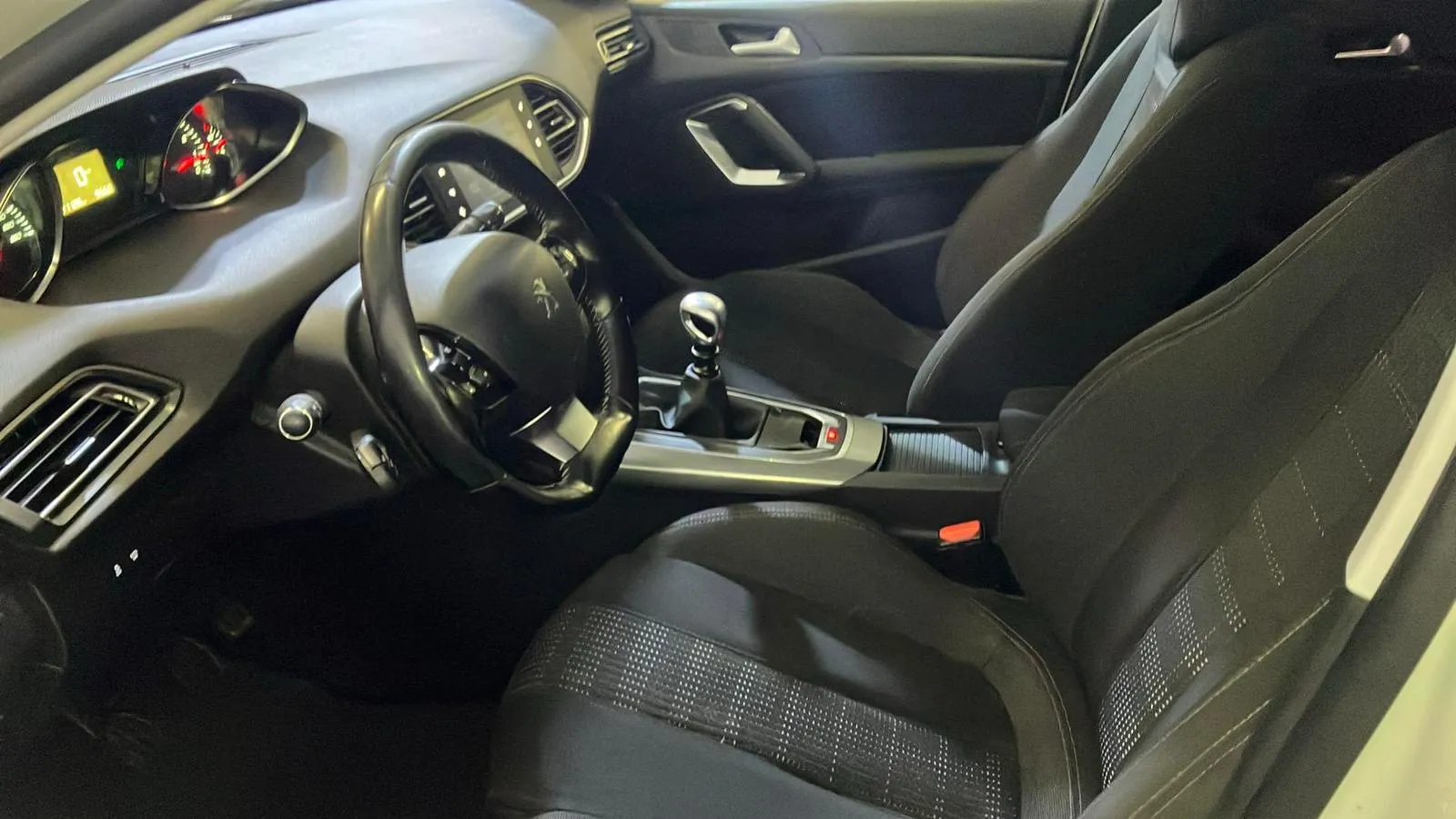 Peugeot 308 GT Line 1.2 PureTech - foto 14
