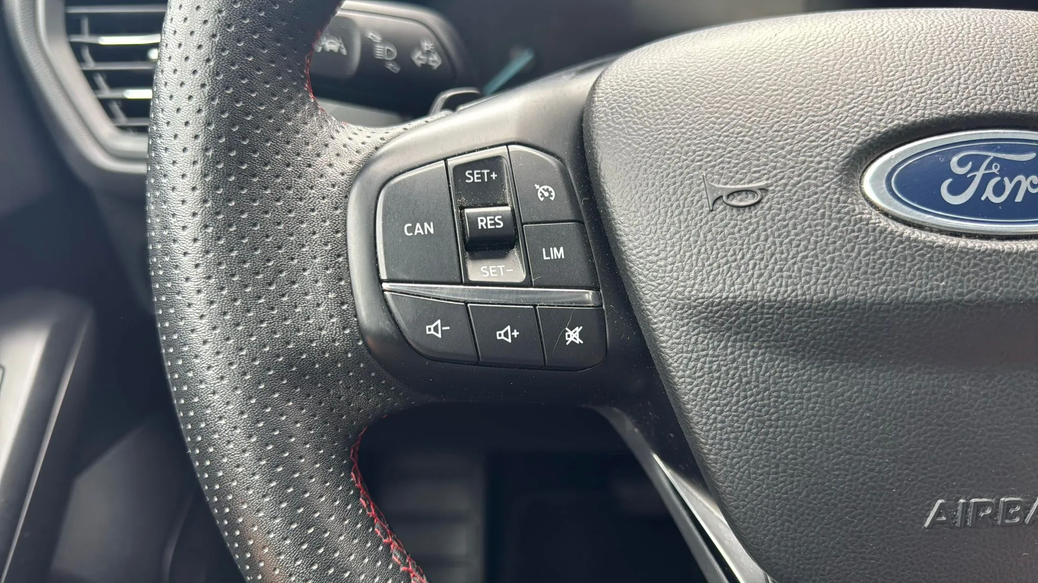 Ford Focus 1.0 EcoBoost MHEV ST-Line - foto 18