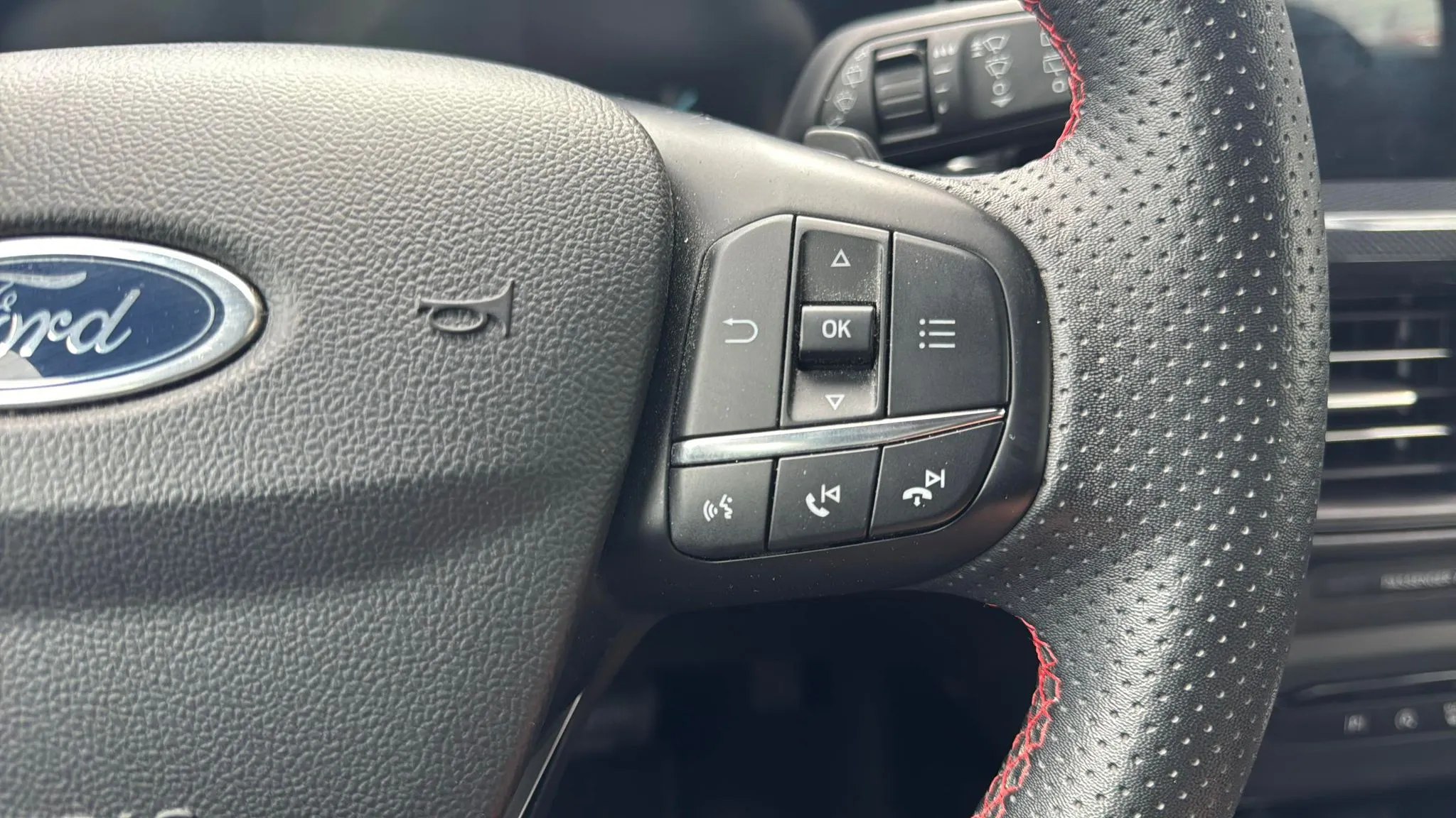 Ford Focus 1.0 EcoBoost MHEV ST-Line - foto 19