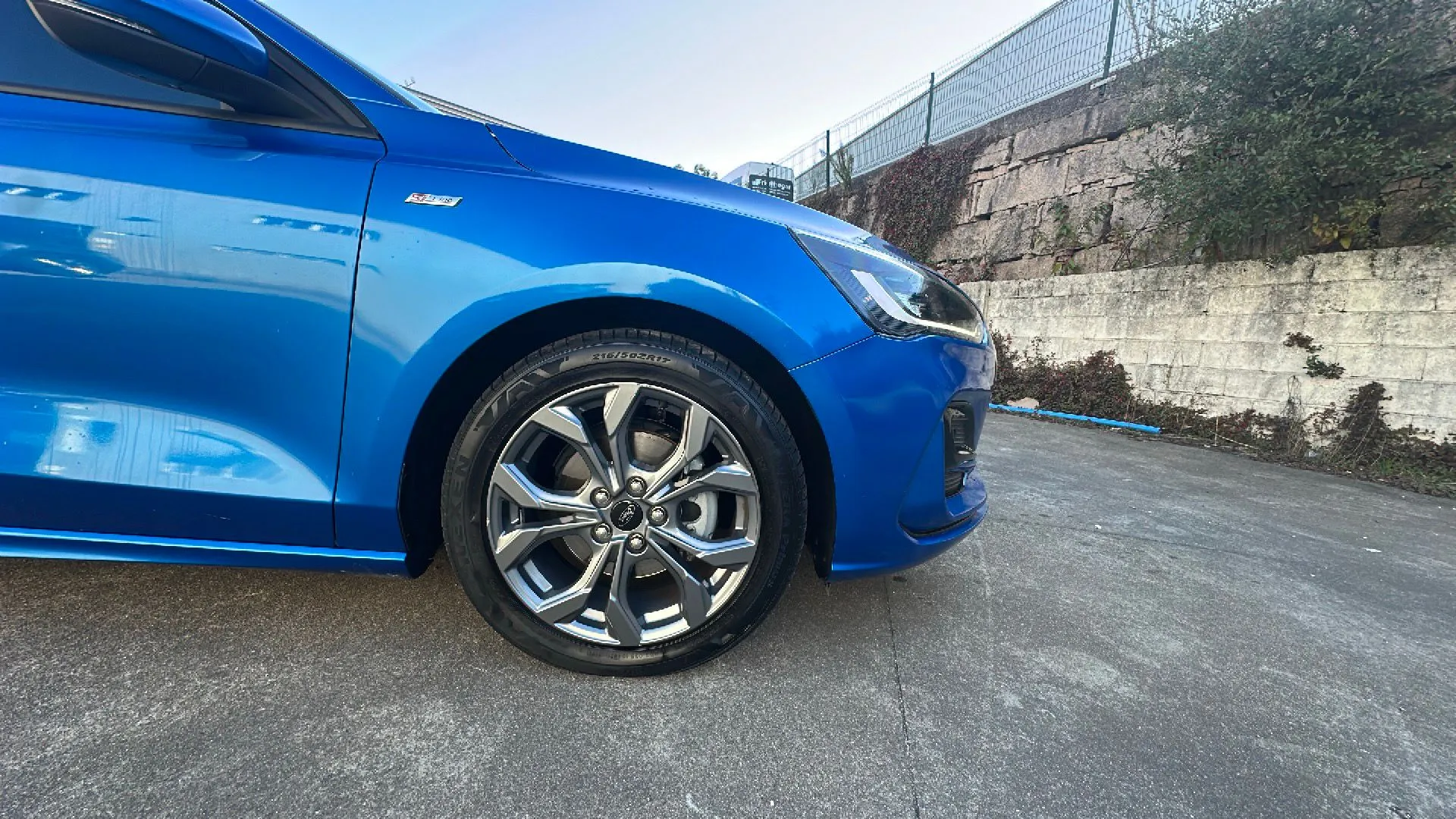 Ford Focus 1.0 EcoBoost MHEV ST-Line - foto 24