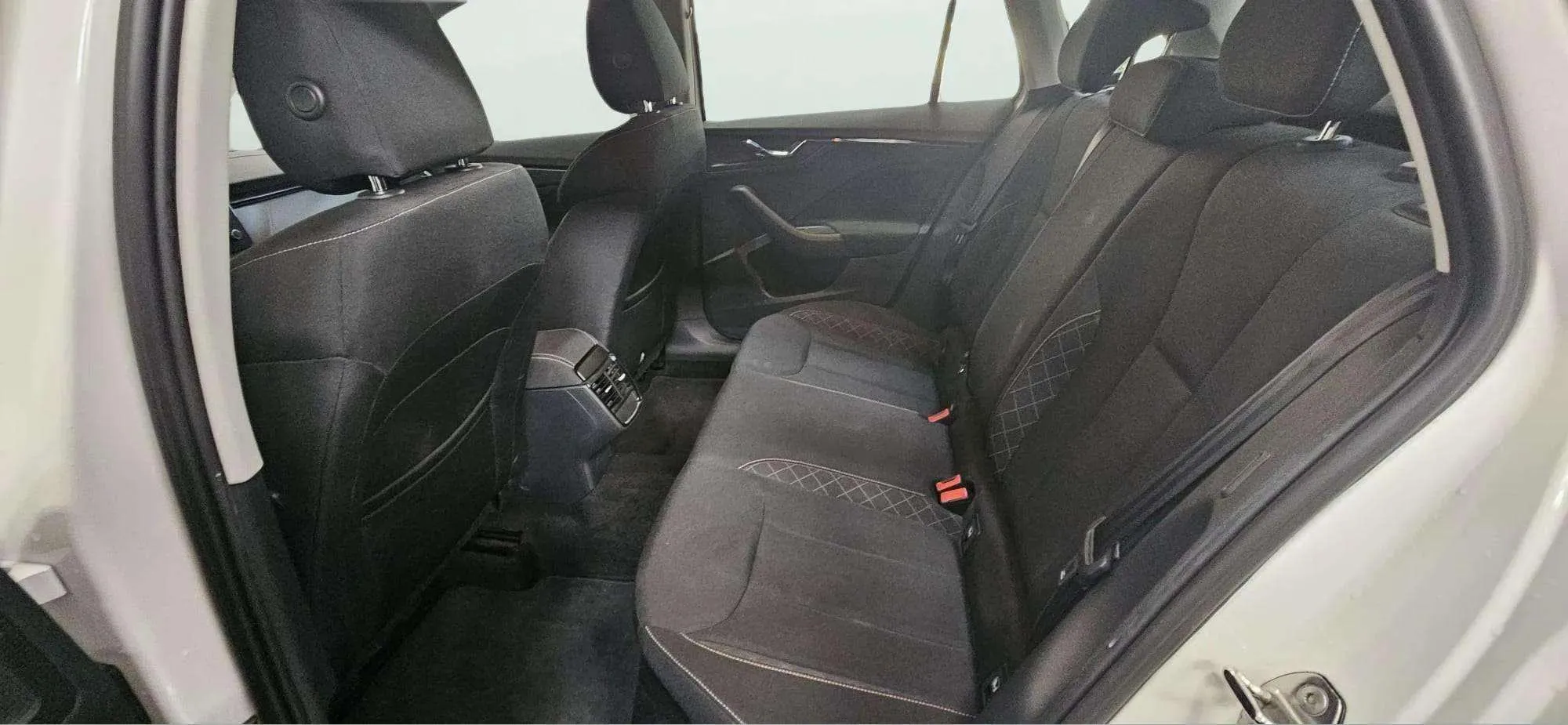 Škoda Kamiq 1.0 TSI DSG Ambition - foto 12