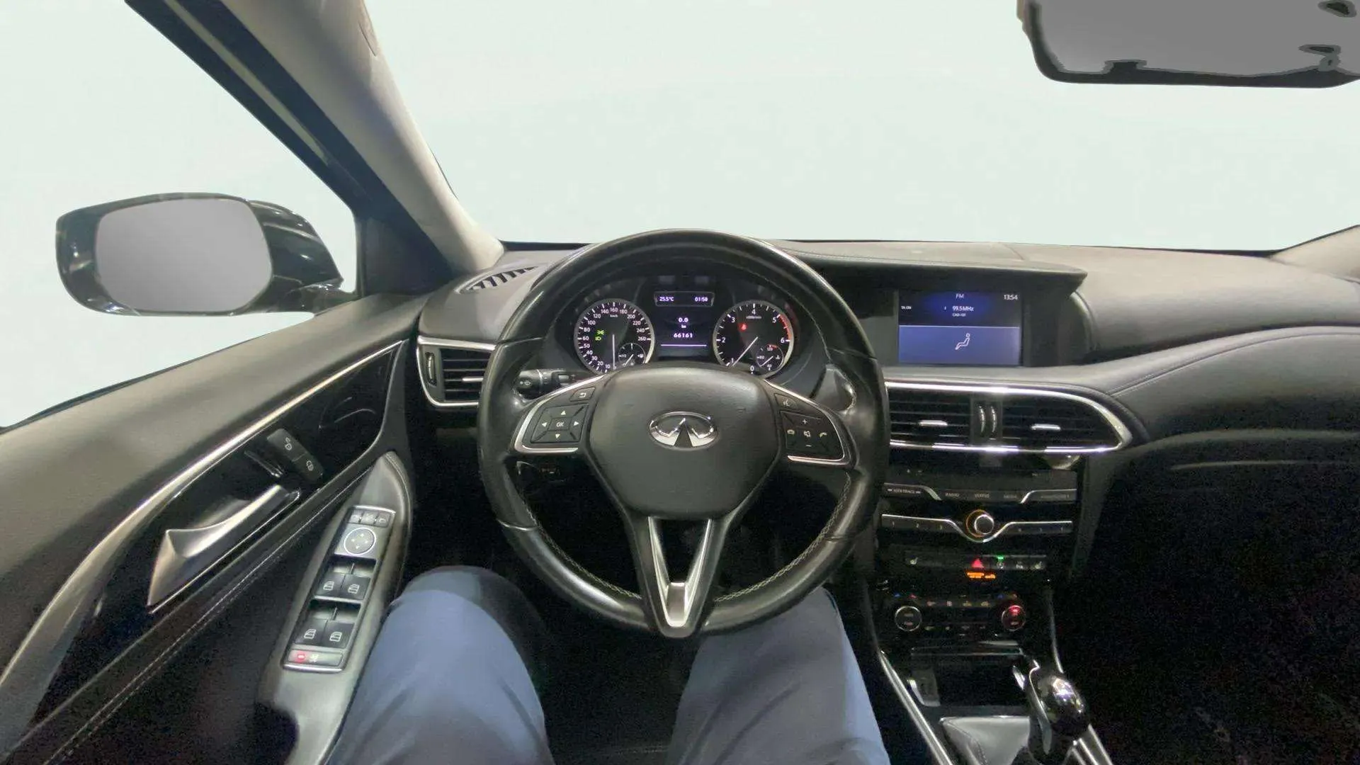 Infiniti Q30 1.5D Premium - foto 19
