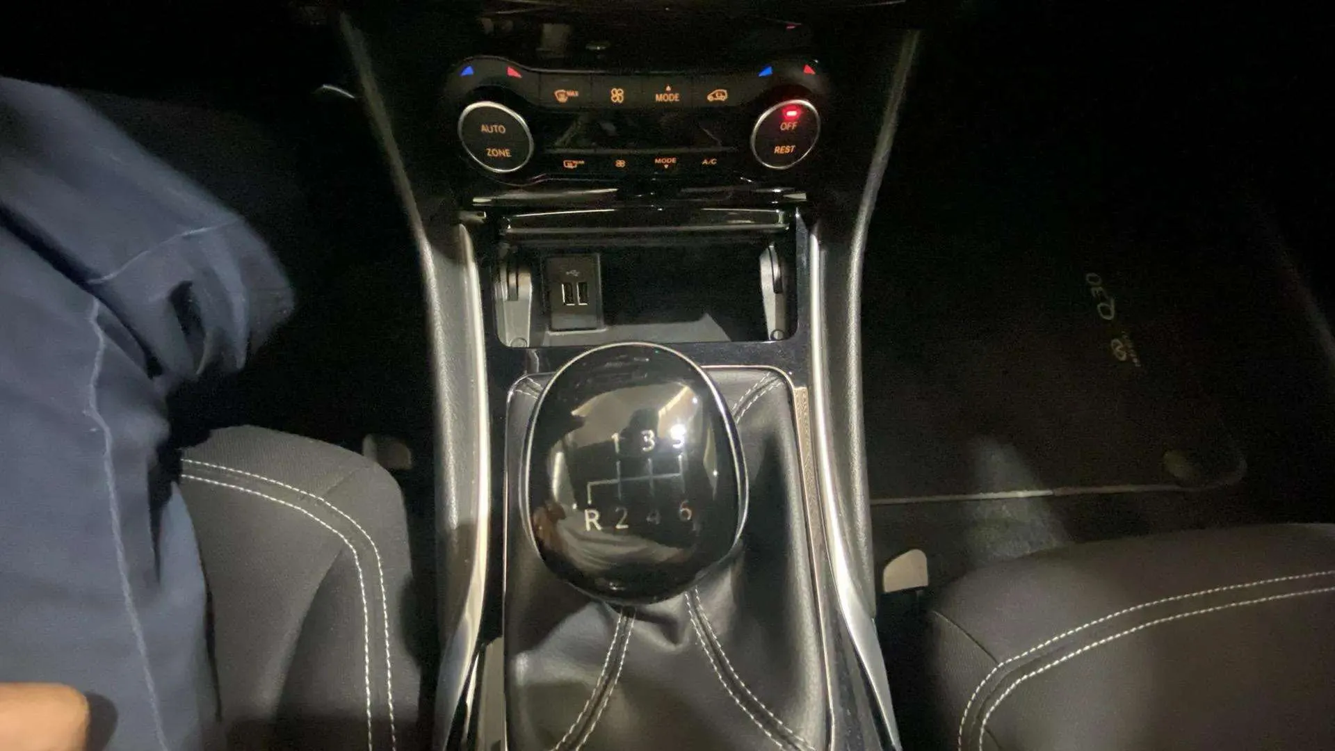 Infiniti Q30 1.5D Premium - foto 15