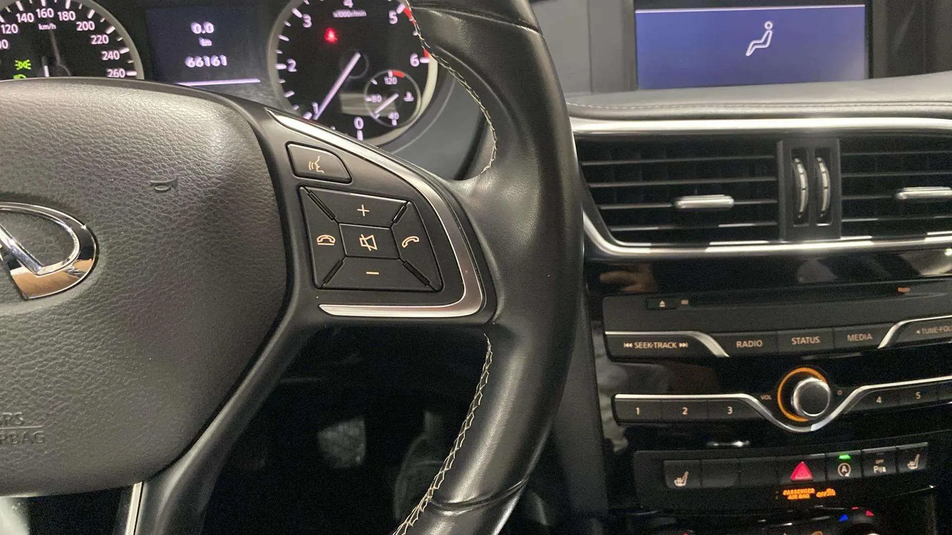 Infiniti Q30 1.5D Premium - foto 22