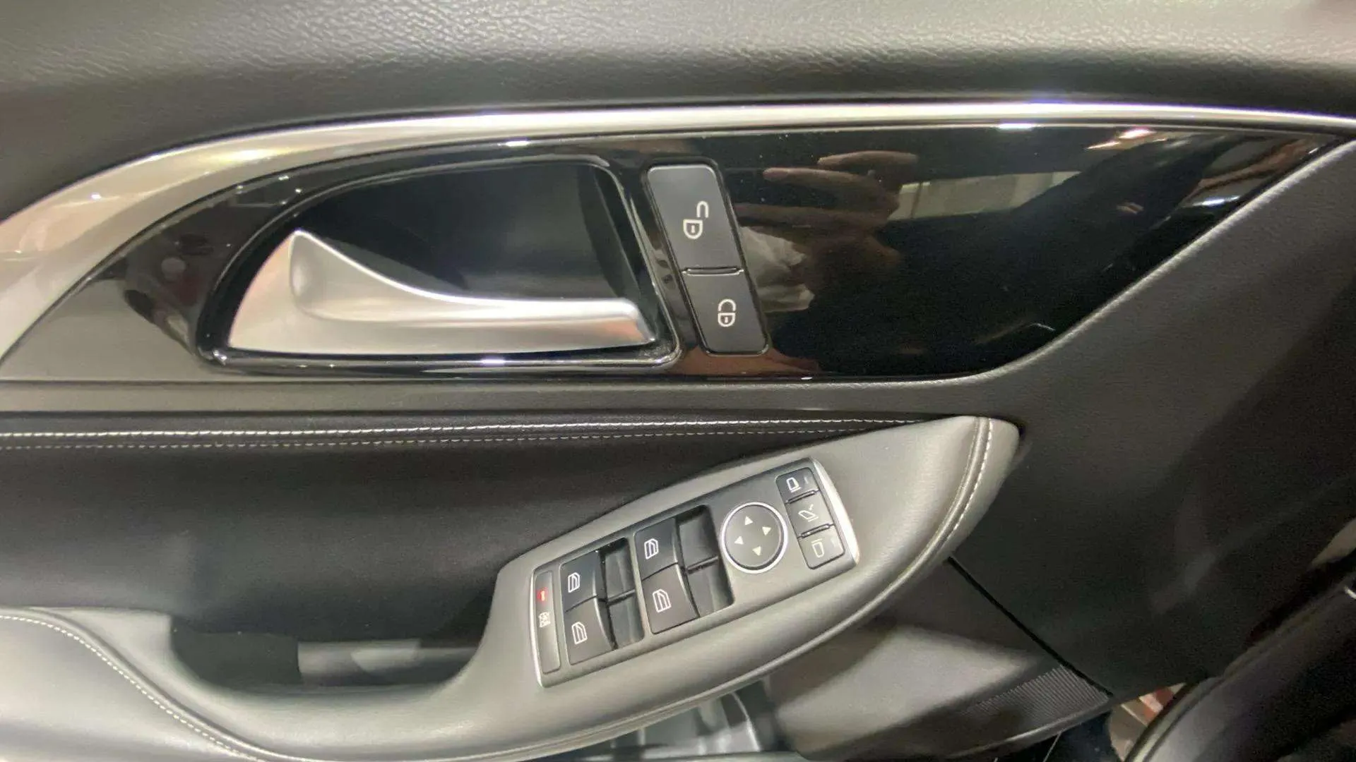 Infiniti Q30 1.5D Premium - foto 13