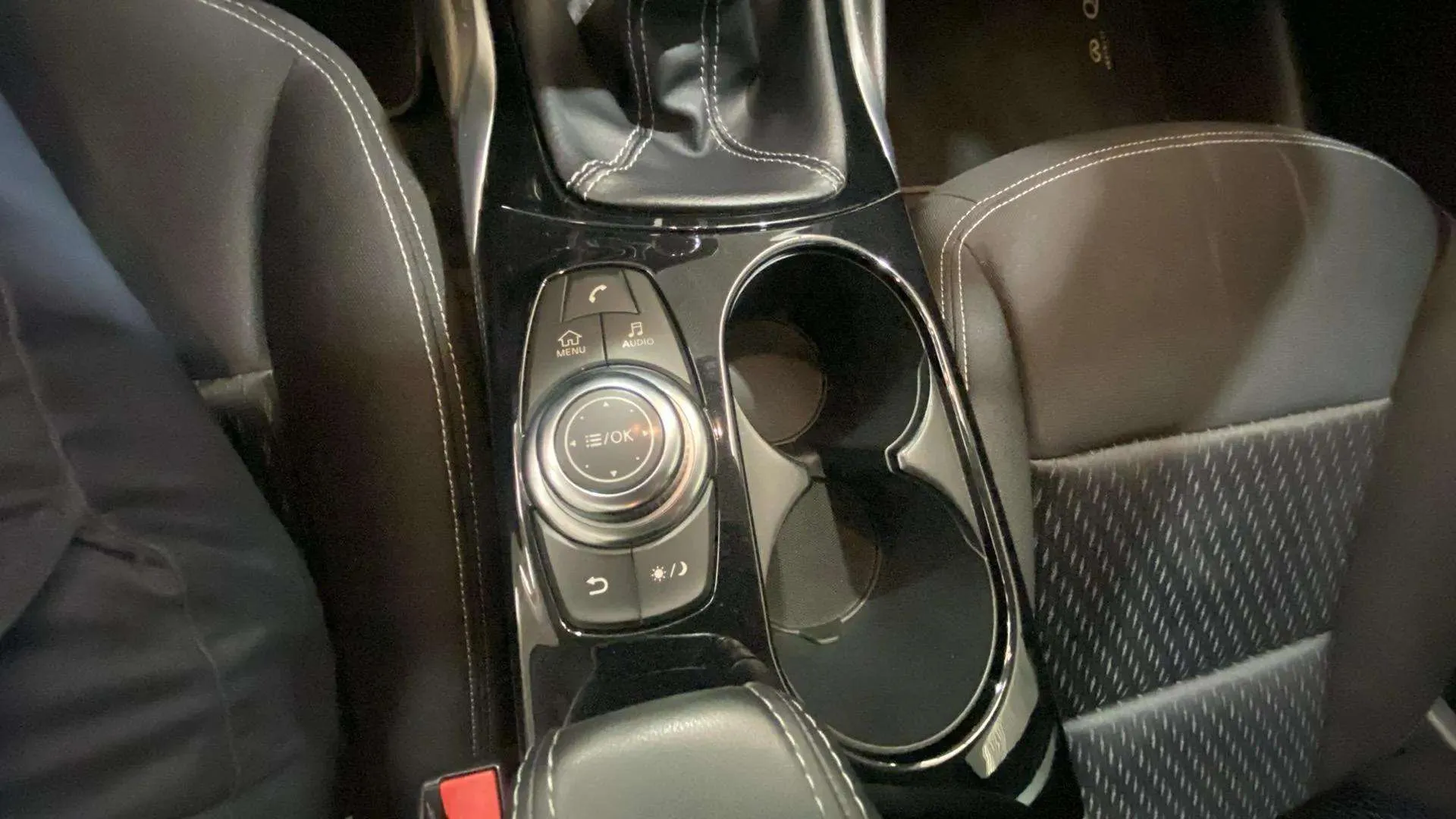 Infiniti Q30 1.5D Premium - foto 16
