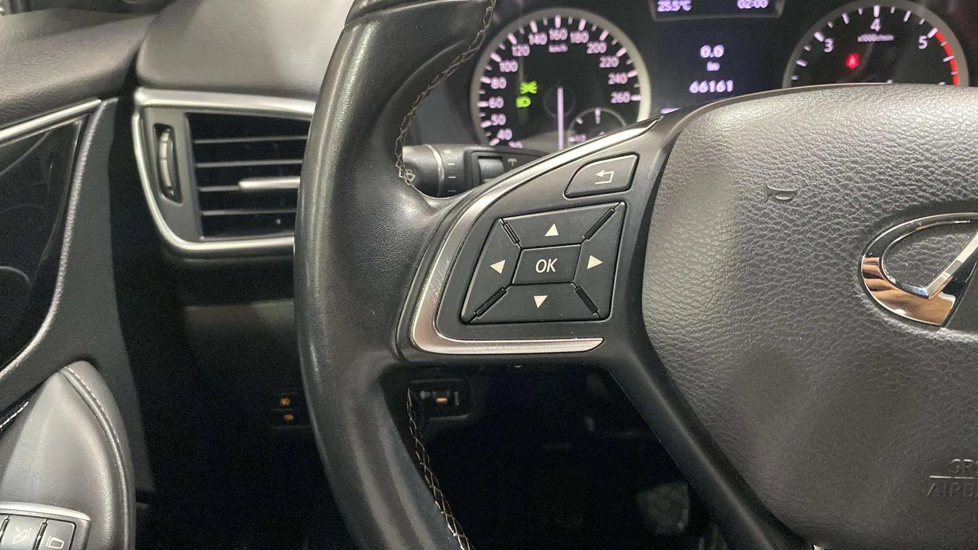 Infiniti Q30 1.5D Premium - foto 21