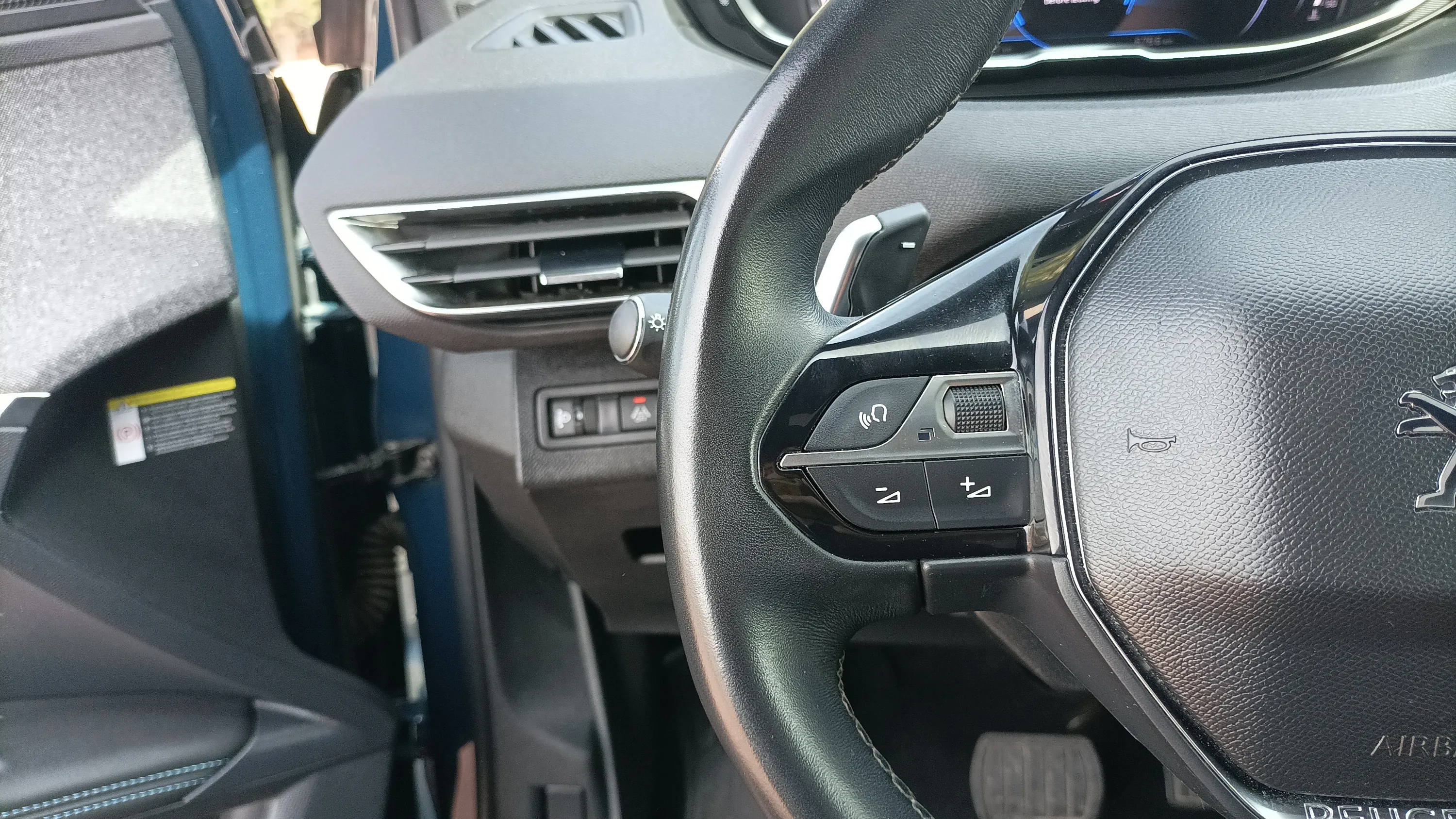 Peugeot 3008 1.2 PureTech Allure Pack EAT8 - foto 19