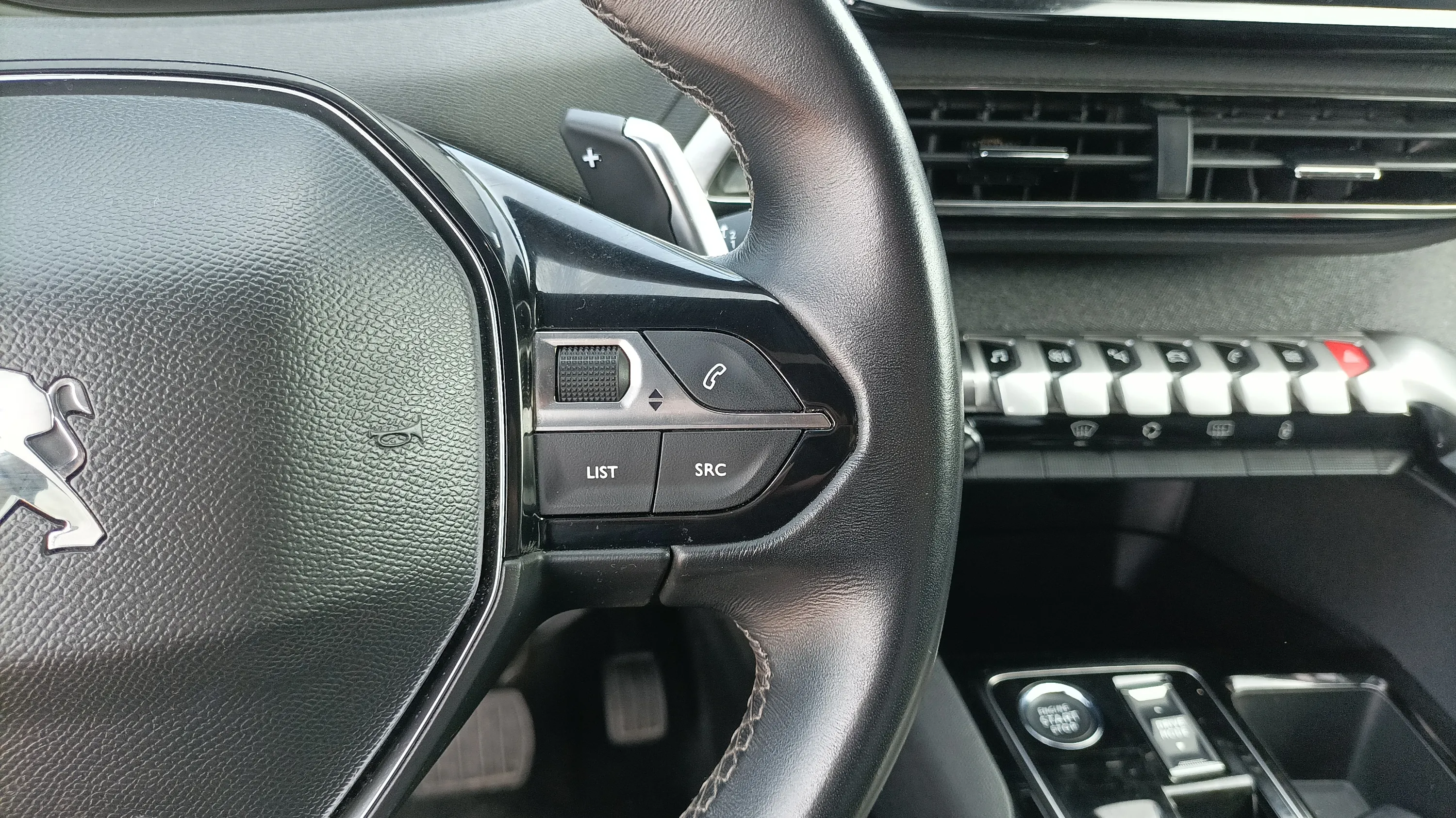 Peugeot 3008 1.2 PureTech Allure Pack EAT8 - foto 17