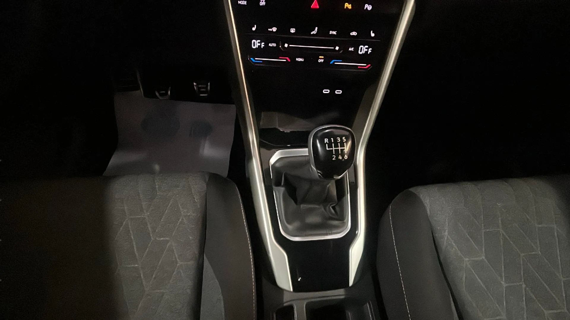 Volkswagen T-Roc 1.0 TSI - foto 14